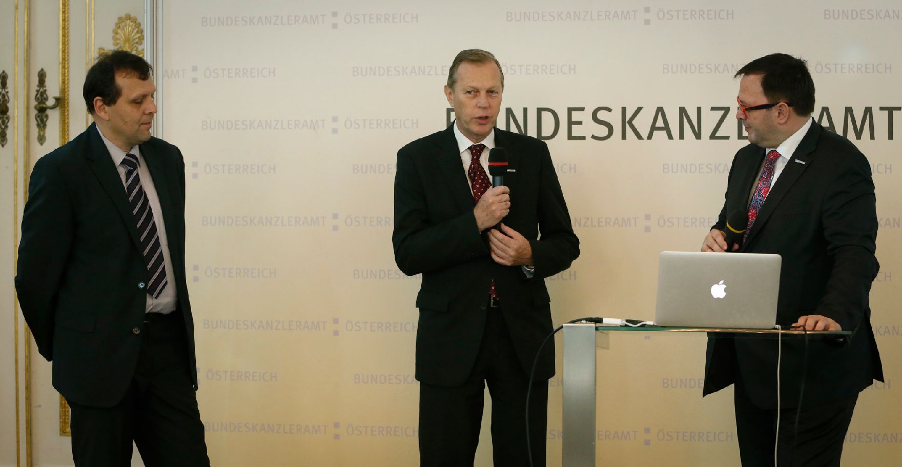 Am 10. Jänner 2013 fand im Bundeskanzleramt die Veranstaltung "15 Jahre HELP & RIS" statt.