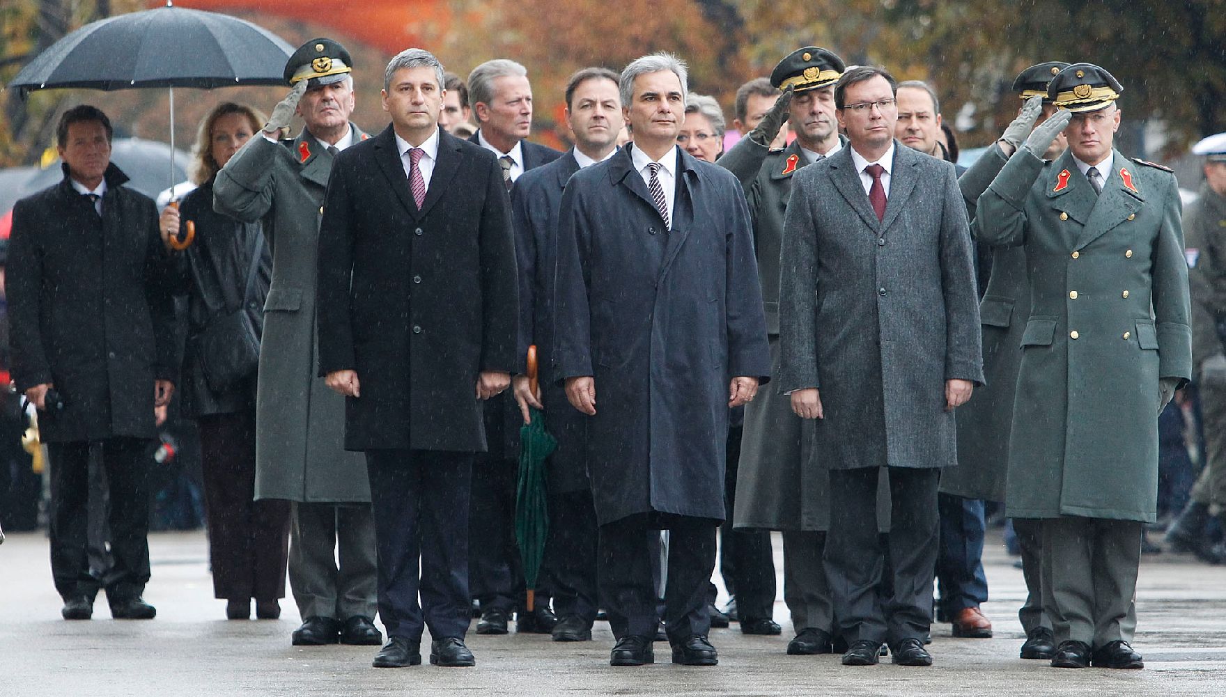Am 26. Oktober 2011 fand anlässlich des Nationalfeiertages die traditionelle Kranzniederlegung am Grabmal des unbekannten Soldaten - zum Gedenken an die Gefallenen und Vermissten der beiden Weltkriege in der Krypta am Wiener Heldenplatz statt.
