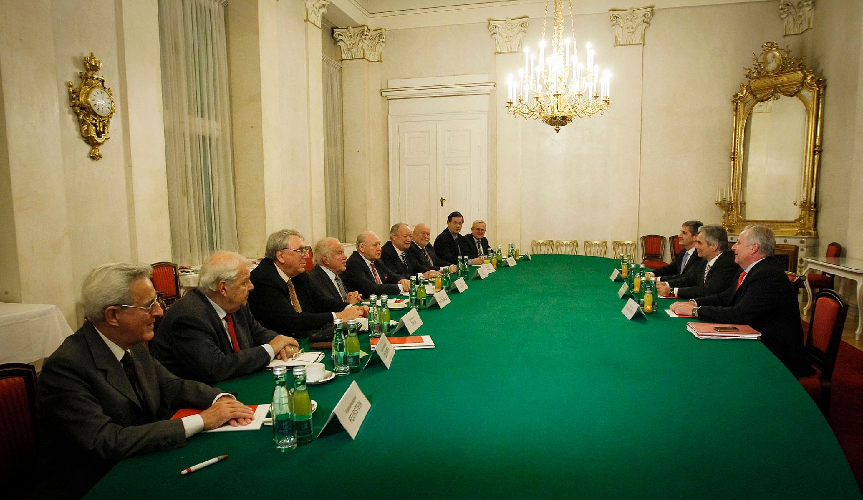 Am 3. Dezember 2012 fanden im Bundeskanzleramt Gespräche zwischen Vertretern der österreichischen Bundesregierung und des Seniorenrates zu den Pensionsanpassungen statt.