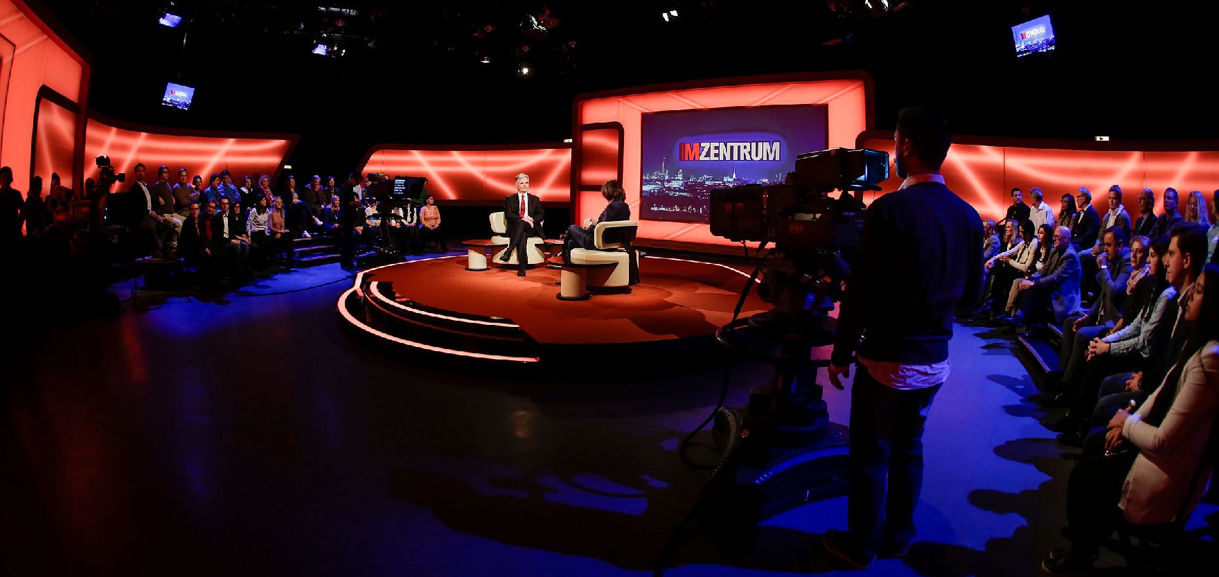 Am 13. März 2016 stellte sich Bundeskanzler Werner Faymann den Fragen der Moderatorin Ingrid Thurnher in der ORF Sendung "Im Zentrum".