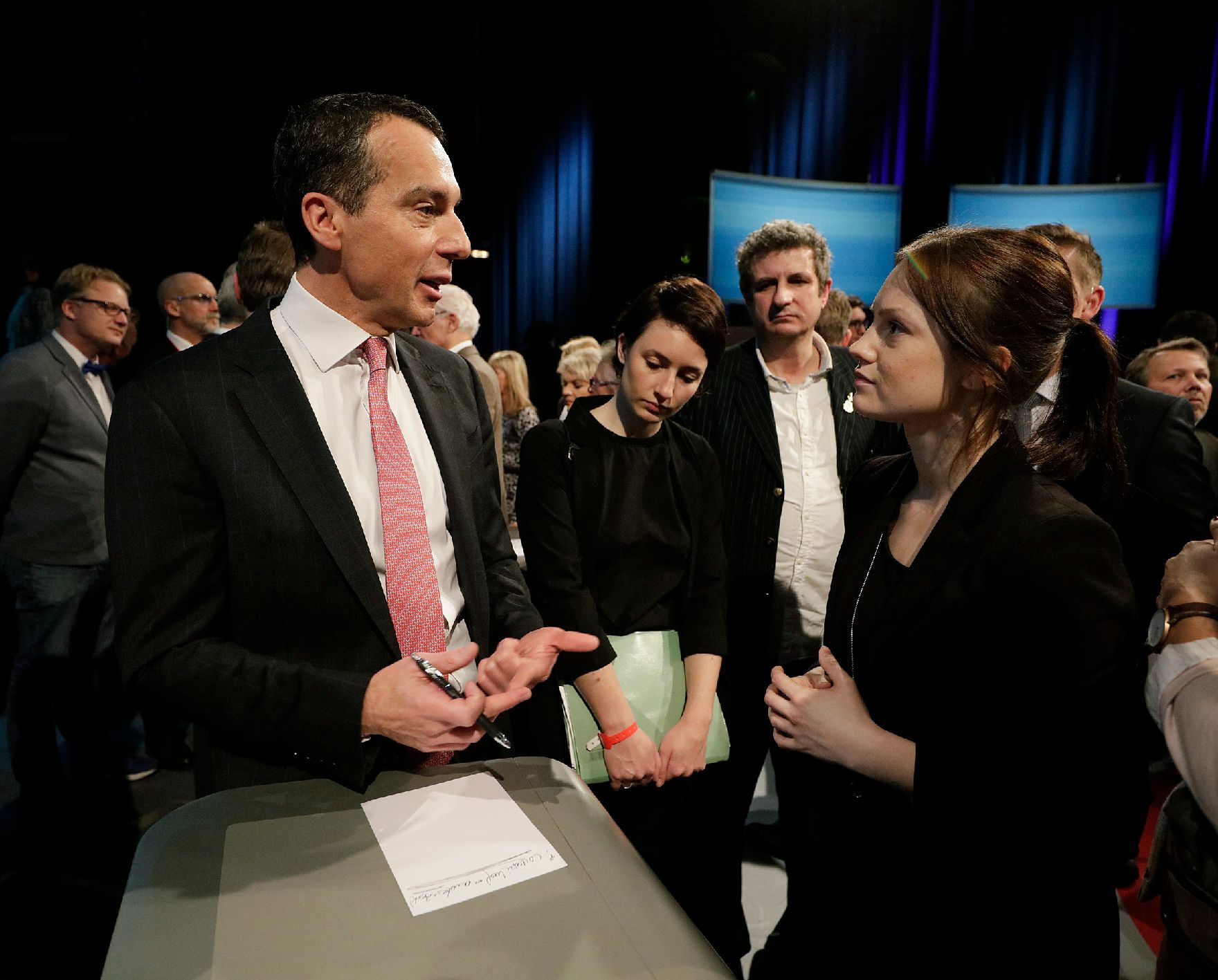 Am 13. Dezember 2016 war Bundeskanzler Christian Kern (l.) zu Gast im ORF-Bürgerforum.