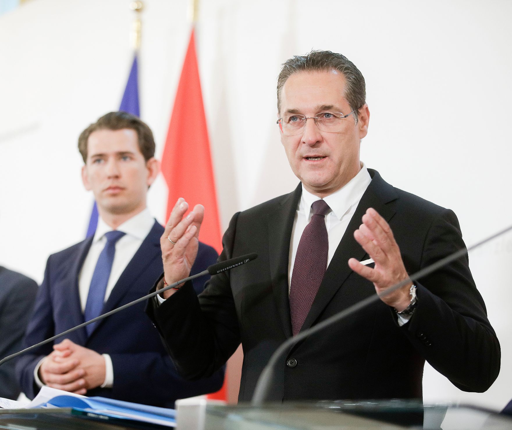 Bundeskanzler Sebastian Kurz (l.), Vizekanzler Heinz-Christian Strache (r.) beim Pressefoyer nach dem Ministerrat am 24. April 2019.