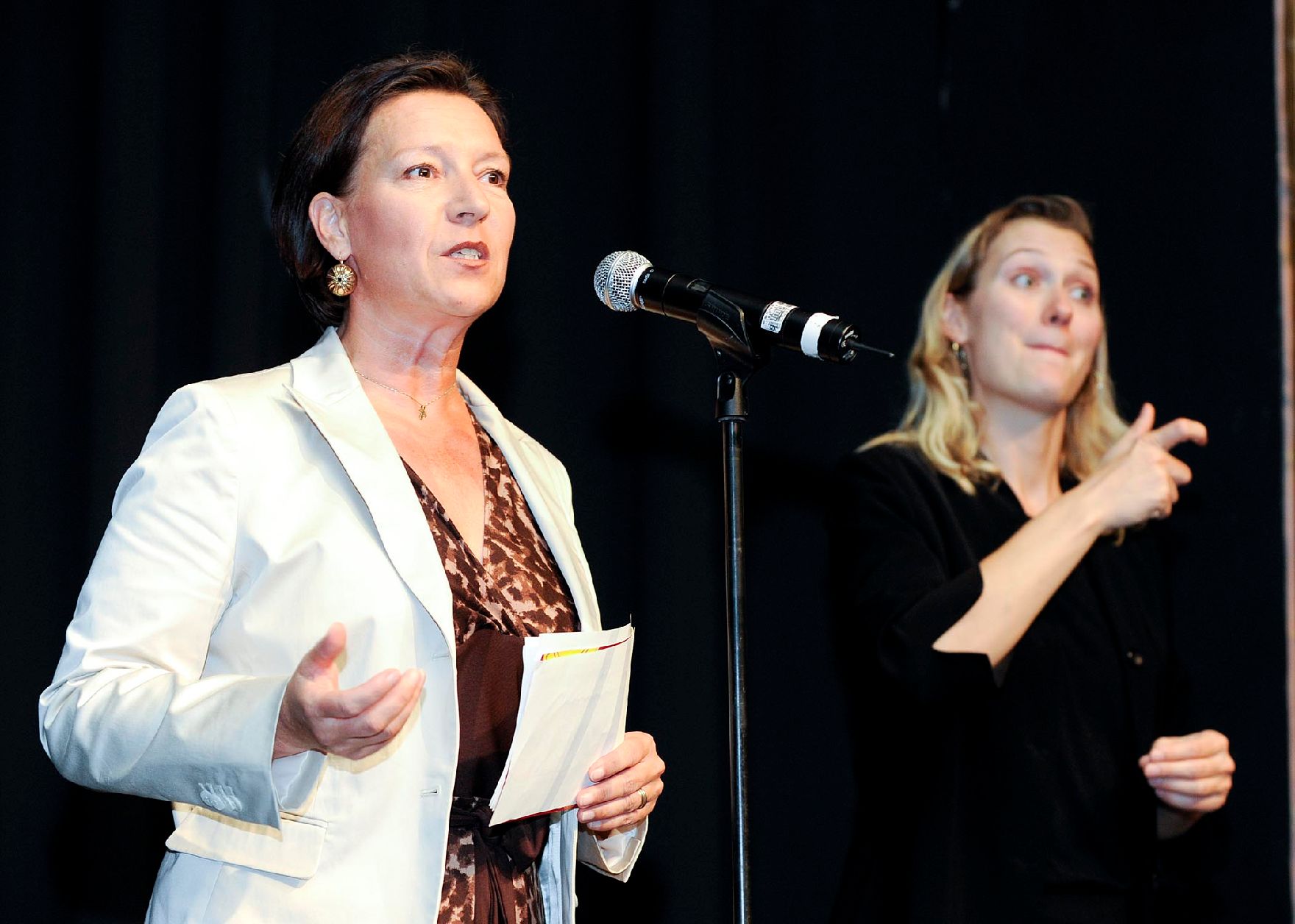 Am 12. September 2011 gratulierte Frauenministerin Gabriele Heinisch-Hosek, im Rahmen einer Feier im Wiener Stadtsaal, der Gleichbehandlungsanwaltschaft zum 20-jährigen Jubiläum.