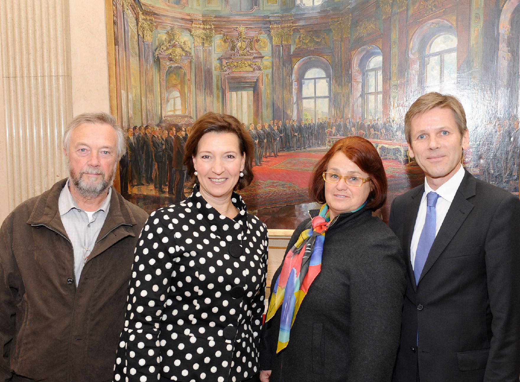 Am 26. Oktober 2012 empfing Frauenministerin Gabriele Heinisch-Hosek im Rahmen des Nationalfeiertages Besucherinnen und Besucher im Bundeskanzleramt.