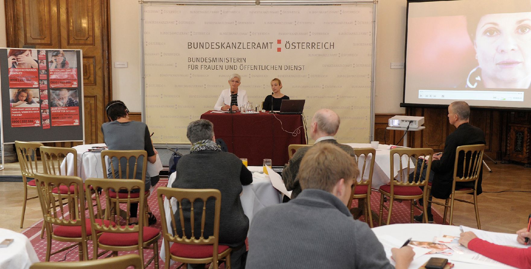 Am 3. September 2013 präsentierte Sektionschefin Ines Stilling gemeinsam mit der Geschäftsführerin der Autonomen Frauenhäuser Österreich Maria Rösslhumer die neue Kampagne der Frauenhelpline gegen Gewalt.