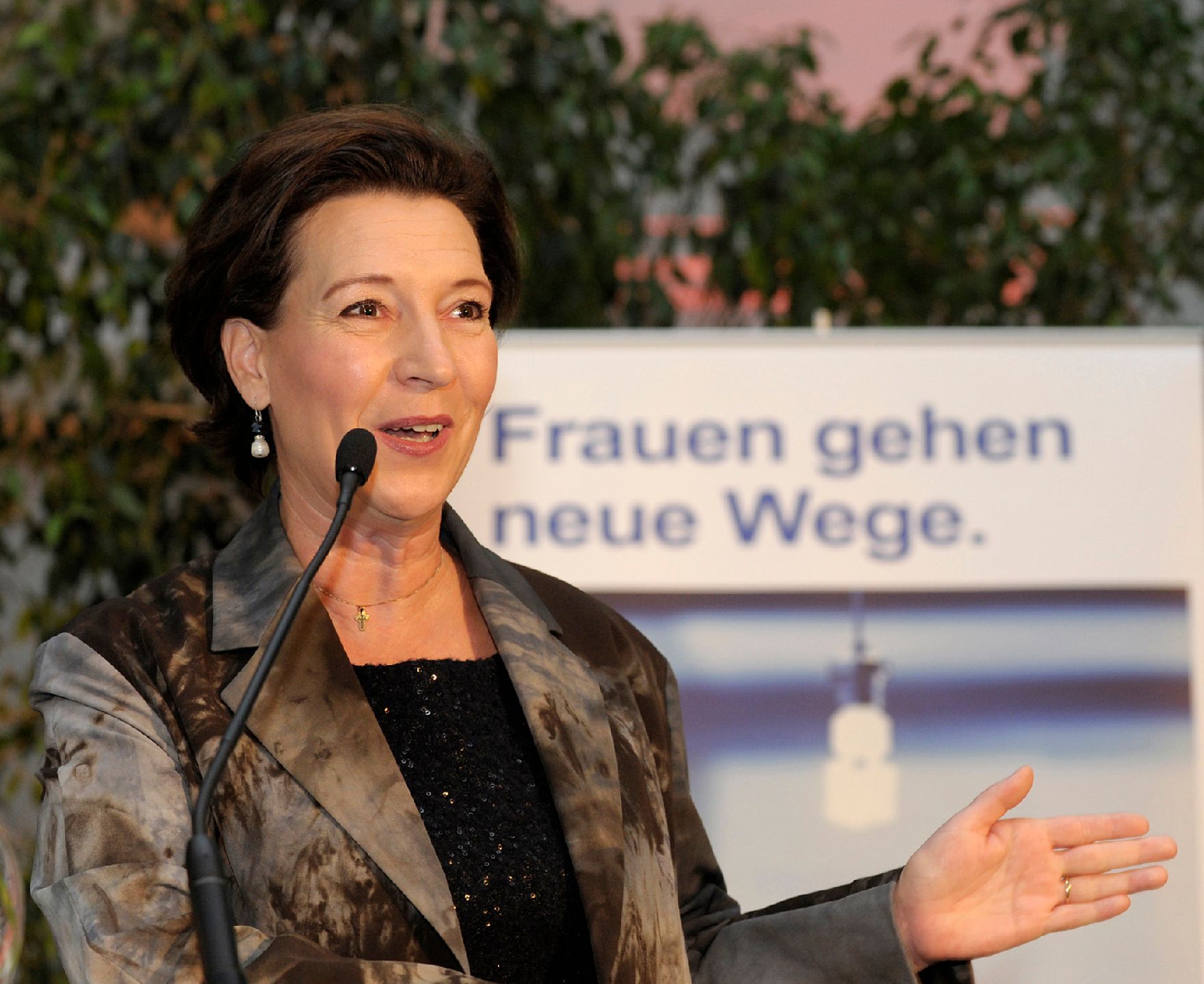 Am 23. Oktober 2013 nahm Frauenministerin Gabriele Heinisch-Hosek (im Bild) bei der Diskussion „Wir gestalten Zukunft“ der AMS-Tagung „Gleichbehandlung und Frauenförderung im AMS“ teil.