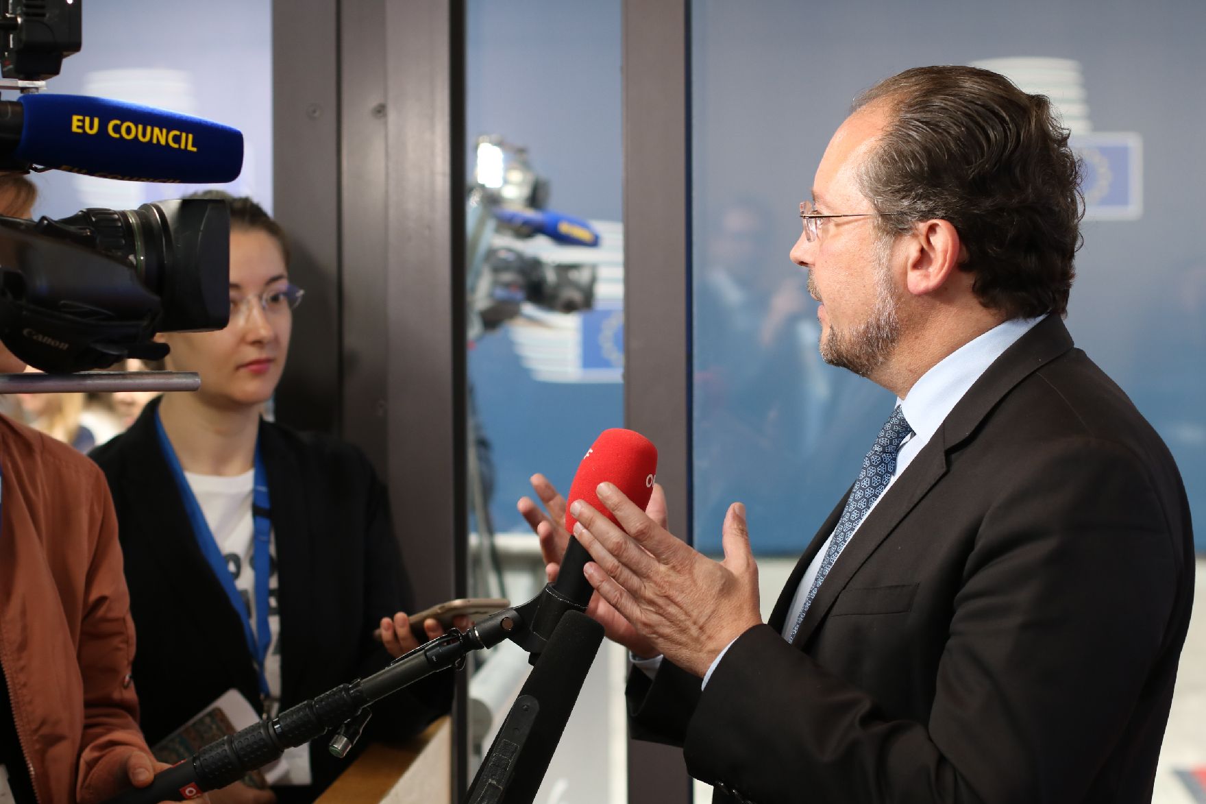 Am 16. September 2019 nahm Bundesminister Alexander Schallenberg (r.) am Europäischen Rat in Brüssel teil. Im Bild beim Doorstep.