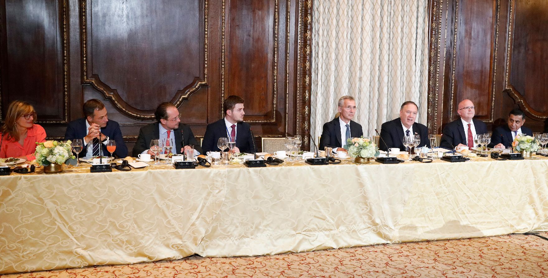 Am 24. September 2019 setzte Bundesminister Alexander Schallenberg seiner Reise anlässlich der UN-Generalversammlung nach New York fort. Im Bild beim Trans Atlantic Dinner von US Außenminister Pompeo.
