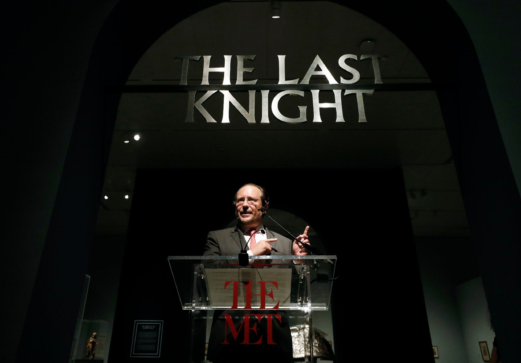 Am 2. Oktober 2019 besuchte Bundesminister Alexander Schallenberg (im Bild) New York. Im Bild bei der Eröffnung der Ausstellung „The Last Knight“ im Metropolitan Museum of Art.