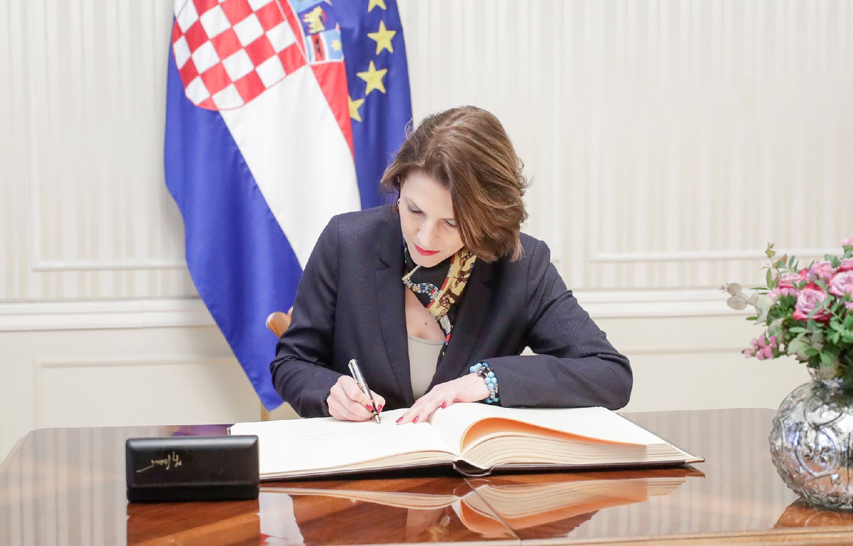 Am 17. Jänner 2020 reiste Bundesministerin Karoline Edtstadler (im Bild) nach Zagreb. Im Bild beim Arbeitsgespräch mit dem Premierminister der Republik Kroatien Andrej Plenković.