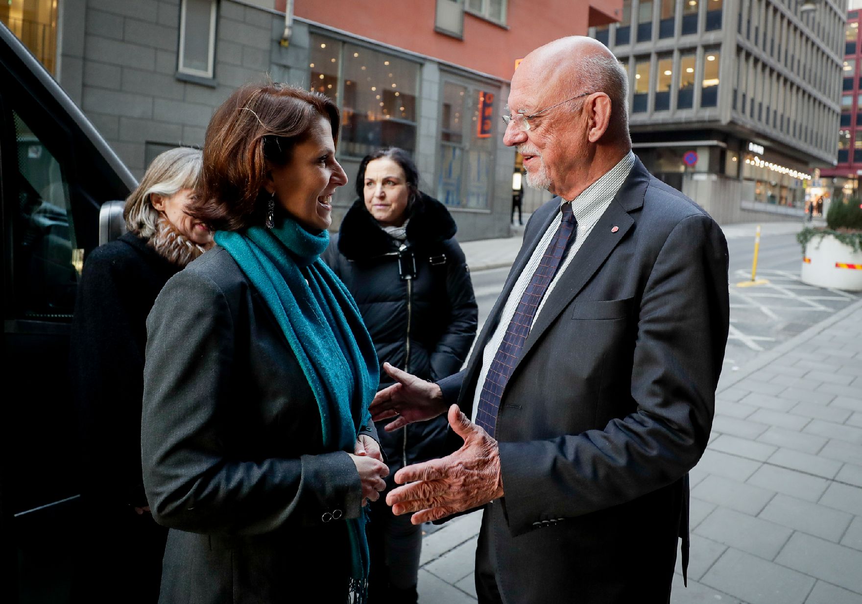 Am 7. Februar 2020 traf Bundesministerin Karoline Edtstadler (l.) den schwedischen EU-Minister Hans Dahlgren (r.) im rahmen der Hauptstädte-Tour.