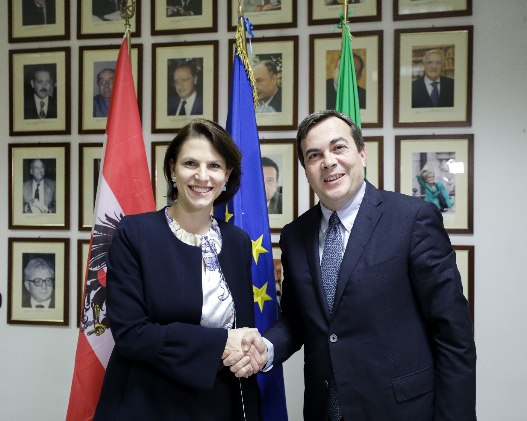 Am 13. Februar 2020 traf Bundesministerin Karoline Edtstadler (l.) im Rahmen ihrer Rom Reise den Minister für europäische Angelegenheiten Vincenzo Amendola (r.) zu einem Arbeitsgespräch.