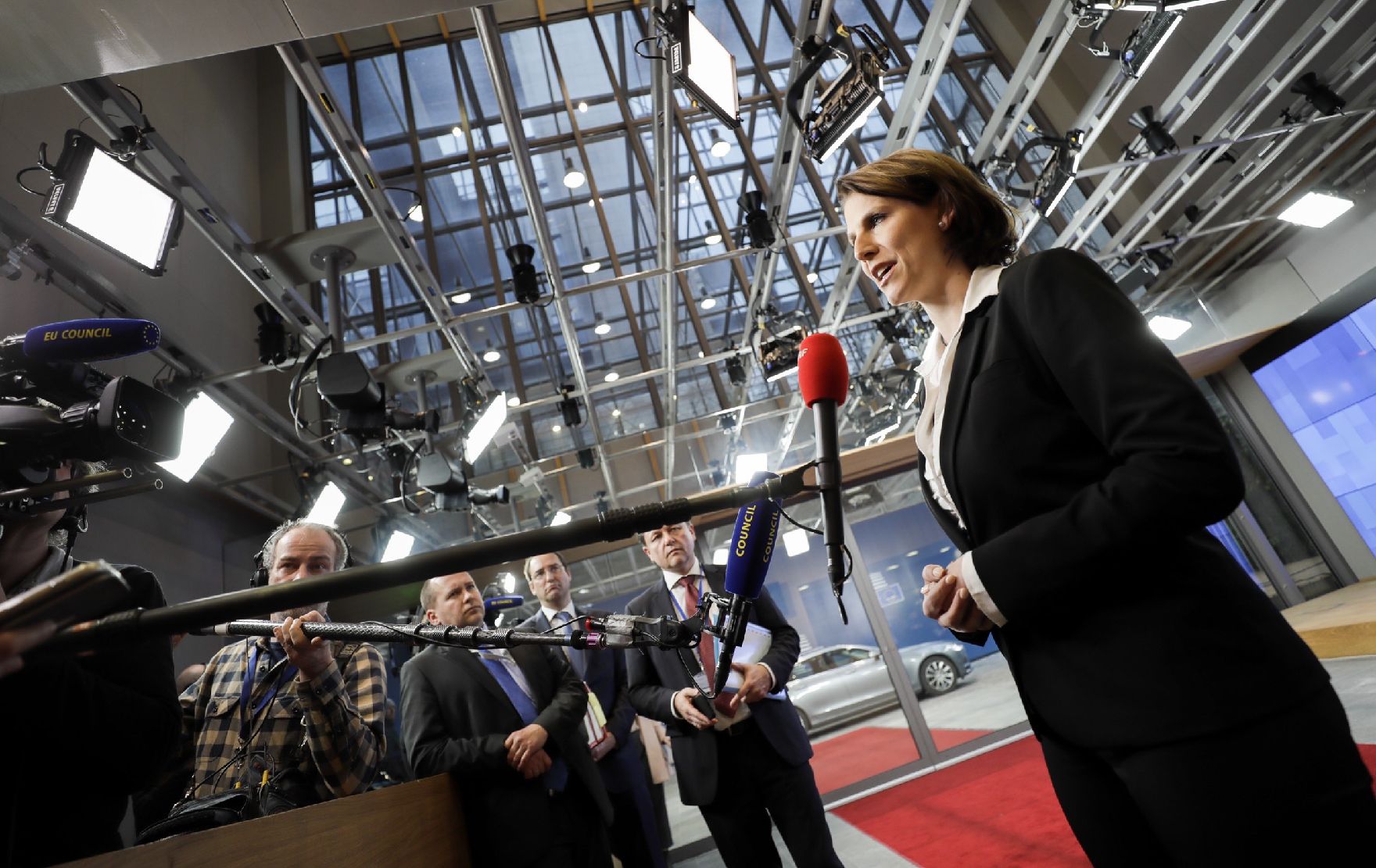 Am 17. Februar 2020 nahm Bundesministerin Karoline Edtstadler am Rat für Allgemeine Angelegenheiten in Brüssel teil. Im Bild beim Doorstep.