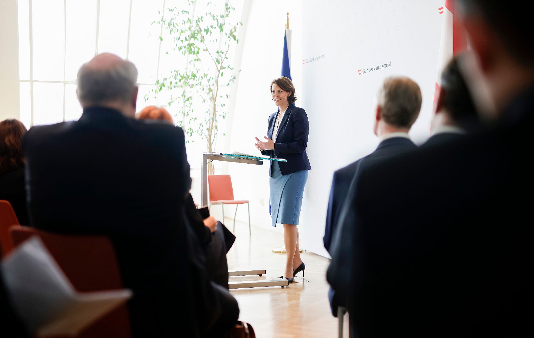 Am 9. Juni 2020 lud Bundesministerin Karoline Edtstadler EU-Botschafter zum Gespräch zum Start von „Unsere Zukunft – EU neu denken“.