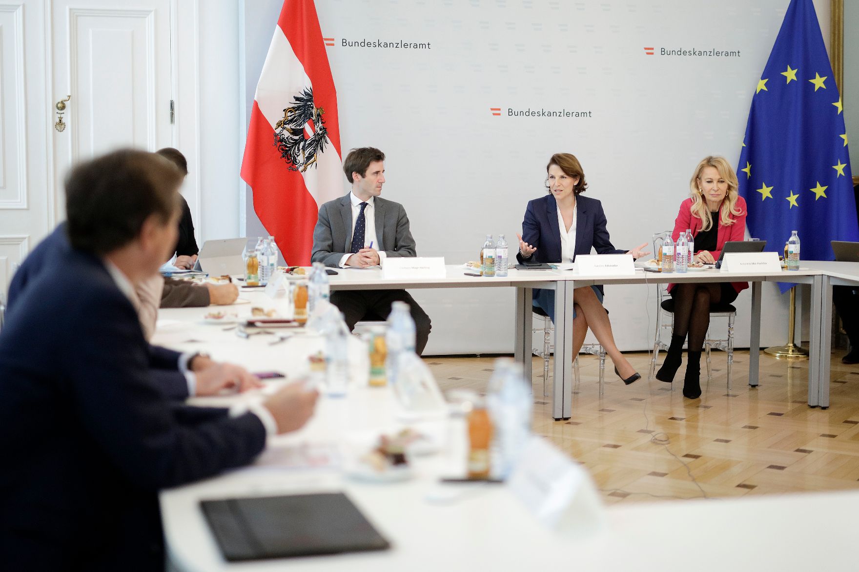 Am 9. Juni 2020 nahm Bundesministerin Karoline Edtstadler (2.v.r.) am Stakeholder Dialog zum Start von „Unsere Zukunft – EU neu denken“ teil.