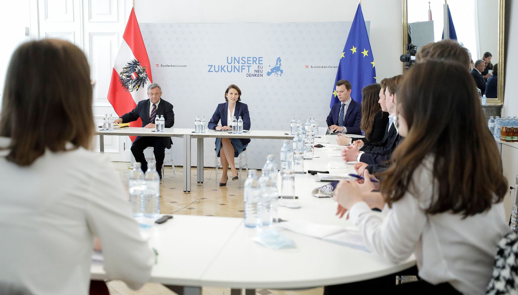 Am 9. Juni 2020 empfing Bundesministerin Karoline Edtstadler eine Schülergruppe zum Start von „Unsere Zukunft – EU neu denken“.