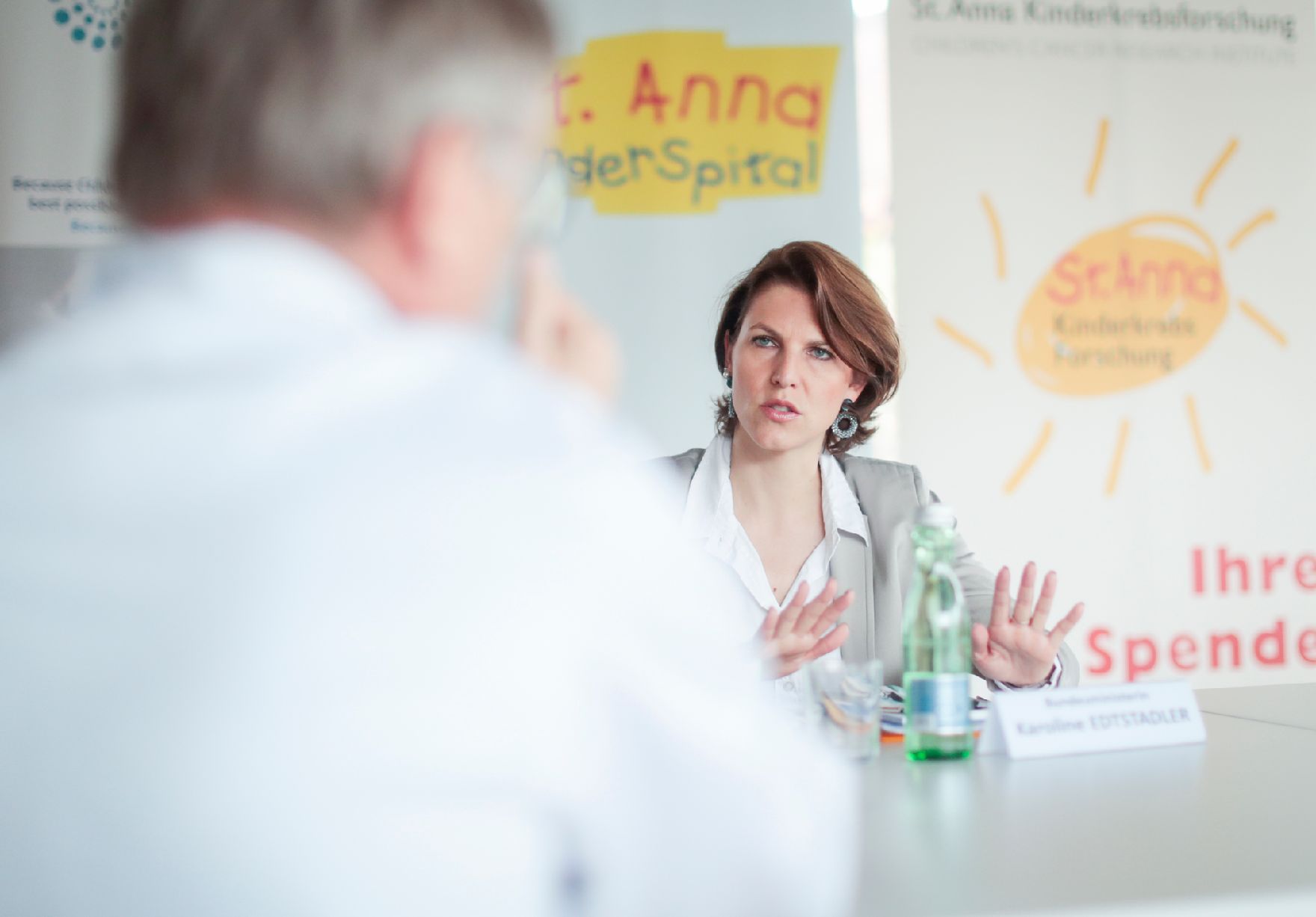 Am 29. Juni 2020 besuchte Bundesministerin Karoline Edtstadler (im Bild) die St. Anna Kinderkrebsforschung. Im Bild mit Bundesminister Heinz Faßmann.