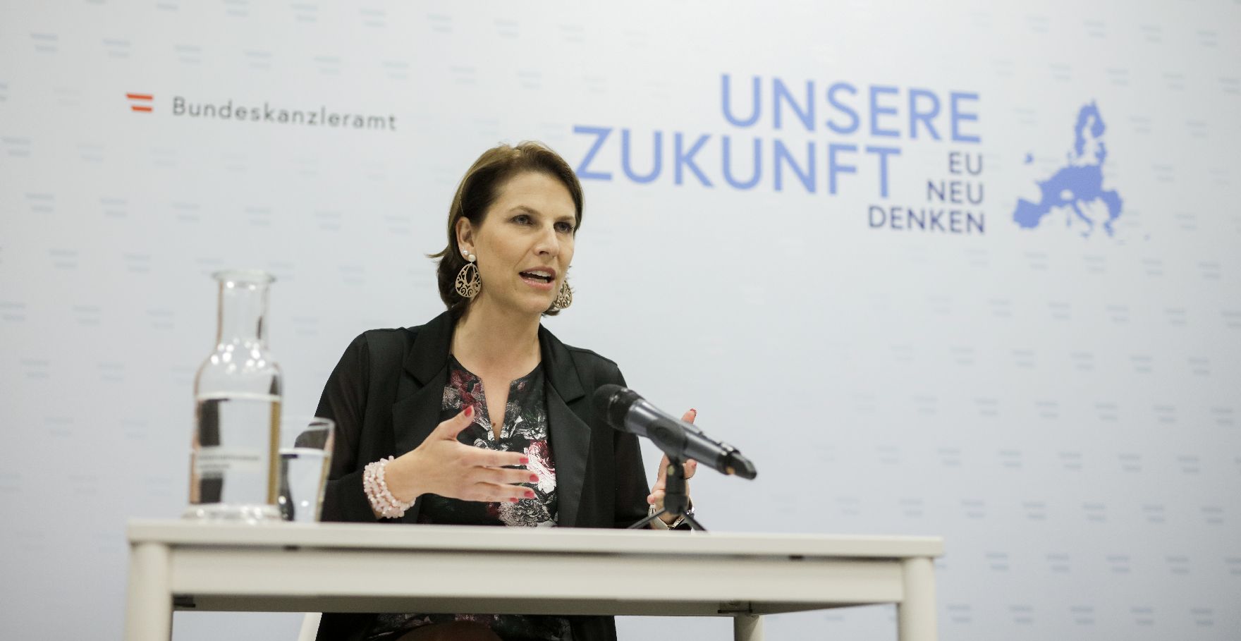 Am 23. Juli 2020 lud Bundesministerin Karoline Edtstadler (im Bild) im Rahmen ihres Bundesländertags in der Steiermark zu einem Dialog mit EU - Interessierten.