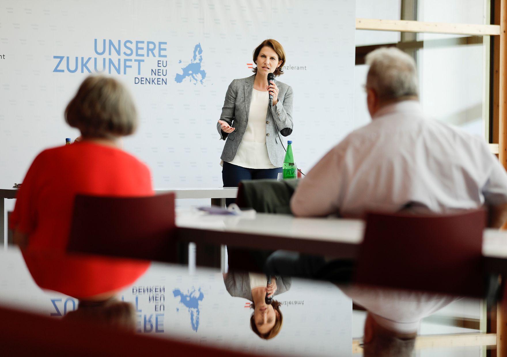 Am 24. Juli 2020 lud Bundesministerin Karoline Edtstadler (m.) im Rahmen ihres Bundesländertags im Burgenland zum Dialog über die Zukunft der EU ein.