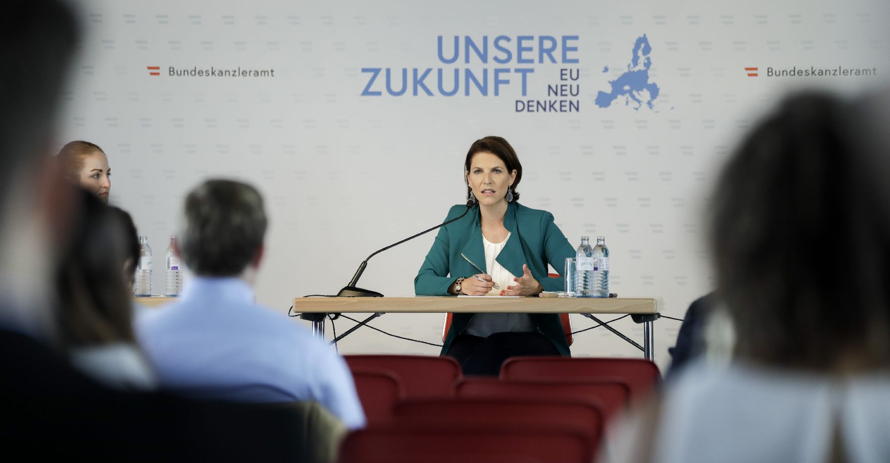 Am 31. Juli 2020 lud Bundesministerin Karoline Edtstadler (m.) im Rahmen ihres Bundesländertags in Oberösterreich zum Dialog über die Zukunft der EU ein.