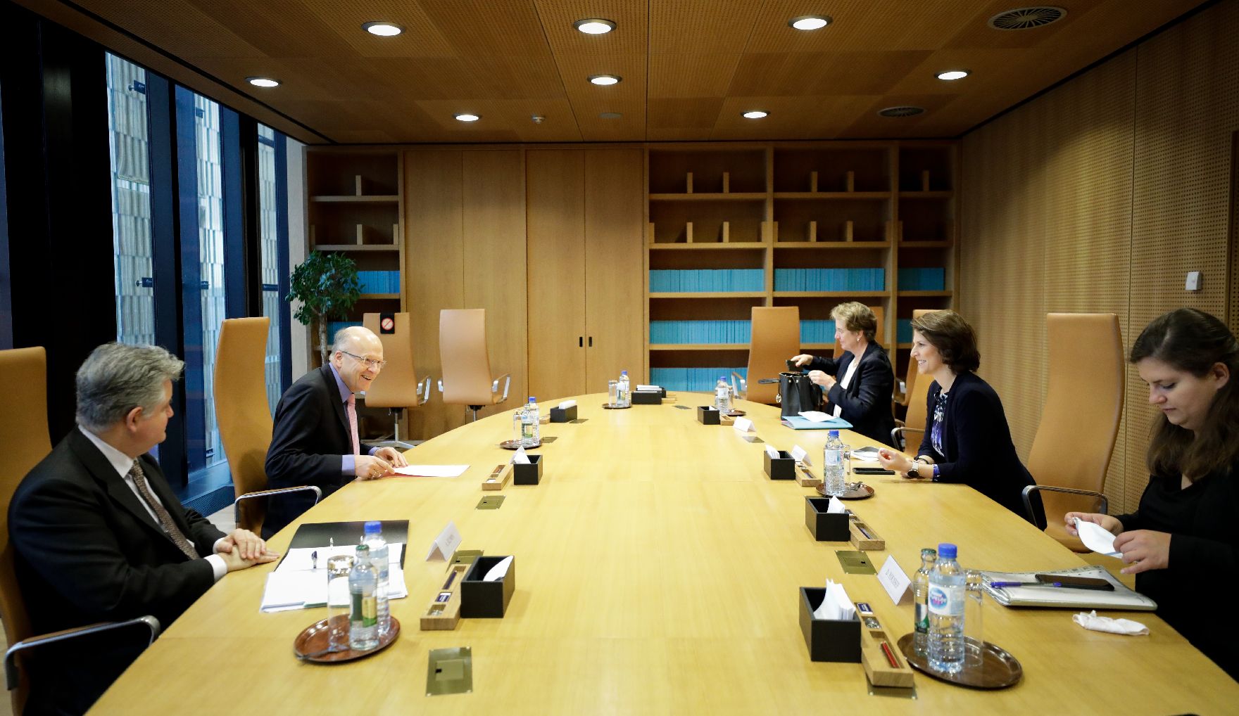 Am 14. Oktober 2020 traf Bundesministerin Karoline Edtstadler im Rahmen ihres Luxemburg Besuchs den Präsidenten des Europäischen Gerichtshofs Koen Lenaerts.