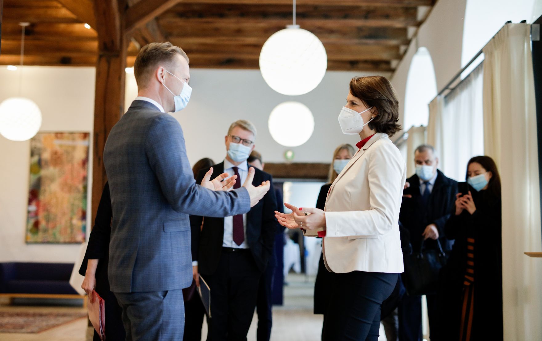 Am 29. Oktober 2020 traf Bundesministerin Karoline Edtstadler (r.) im Rahmen ihres Arbeitsbesuchs in Kopenhagen den dänischen Außenminister Jeppe Kofod (l.).