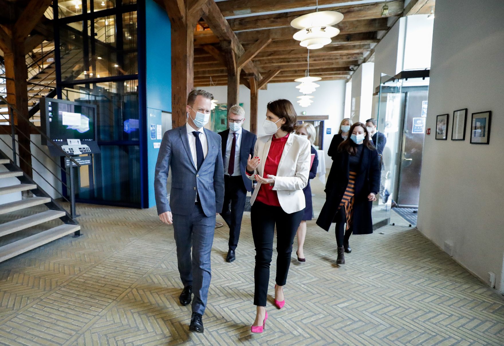 Am 29. Oktober 2020 traf Bundesministerin Karoline Edtstadler (r.) im Rahmen ihres Arbeitsbesuchs in Kopenhagen den dänischen Außenminister Jeppe Kofod (l.).