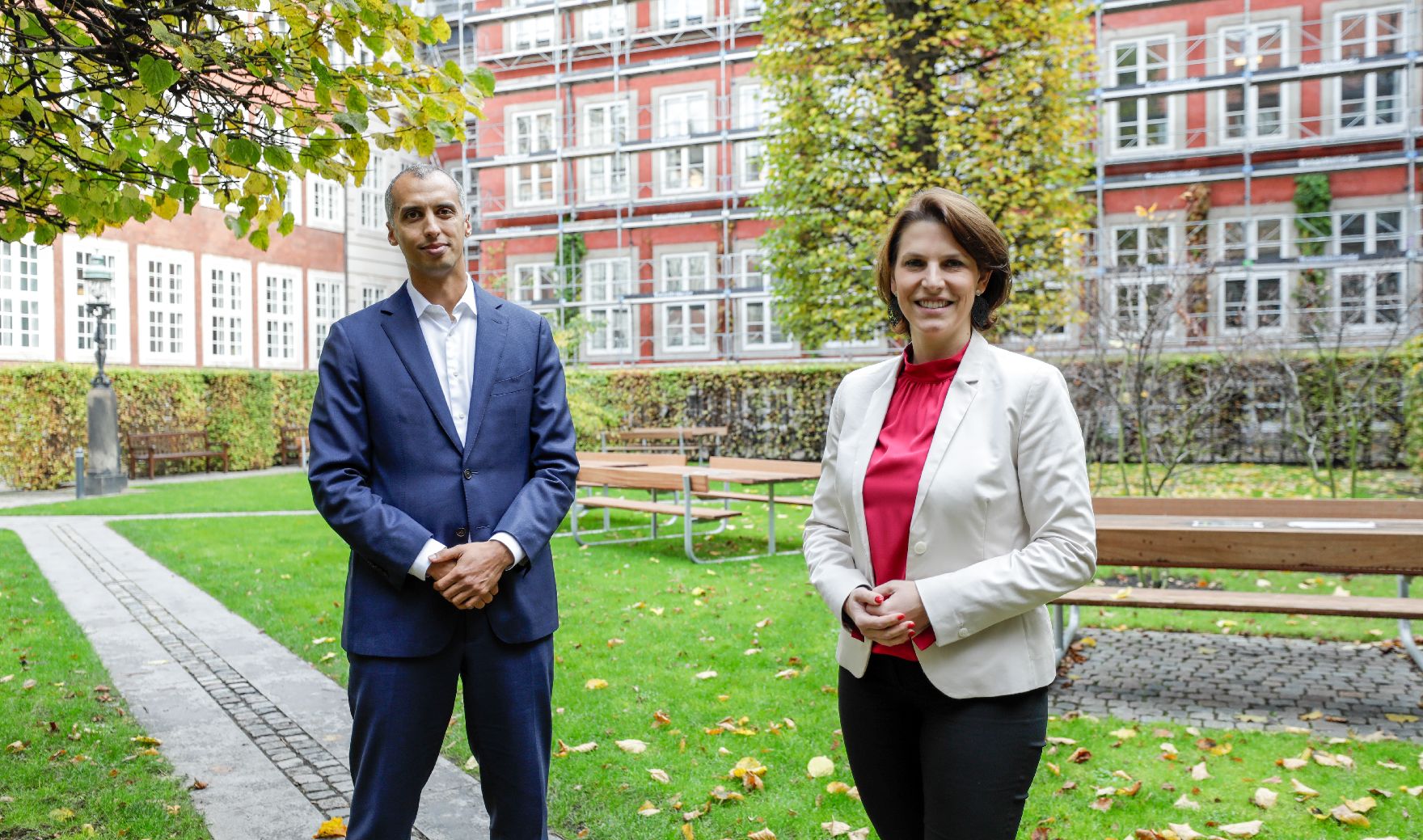 Am 29. Oktober 2020 traf Bundesministerin Karoline Edtstadler (r.) im Rahmen ihres Arbeitsbesuchs in Kopenhagen den dänischen Integrationsminister Mattias Tesfaye (l.).