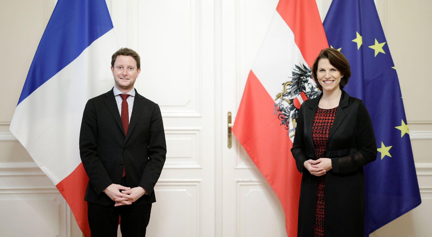 Am 9. November 2020 empfing Bundesministerin Karoline Edtstadler (r.) den französischen Europa-Staatssekretär Clement Beaune (l.) im Bundeskanzleramt.