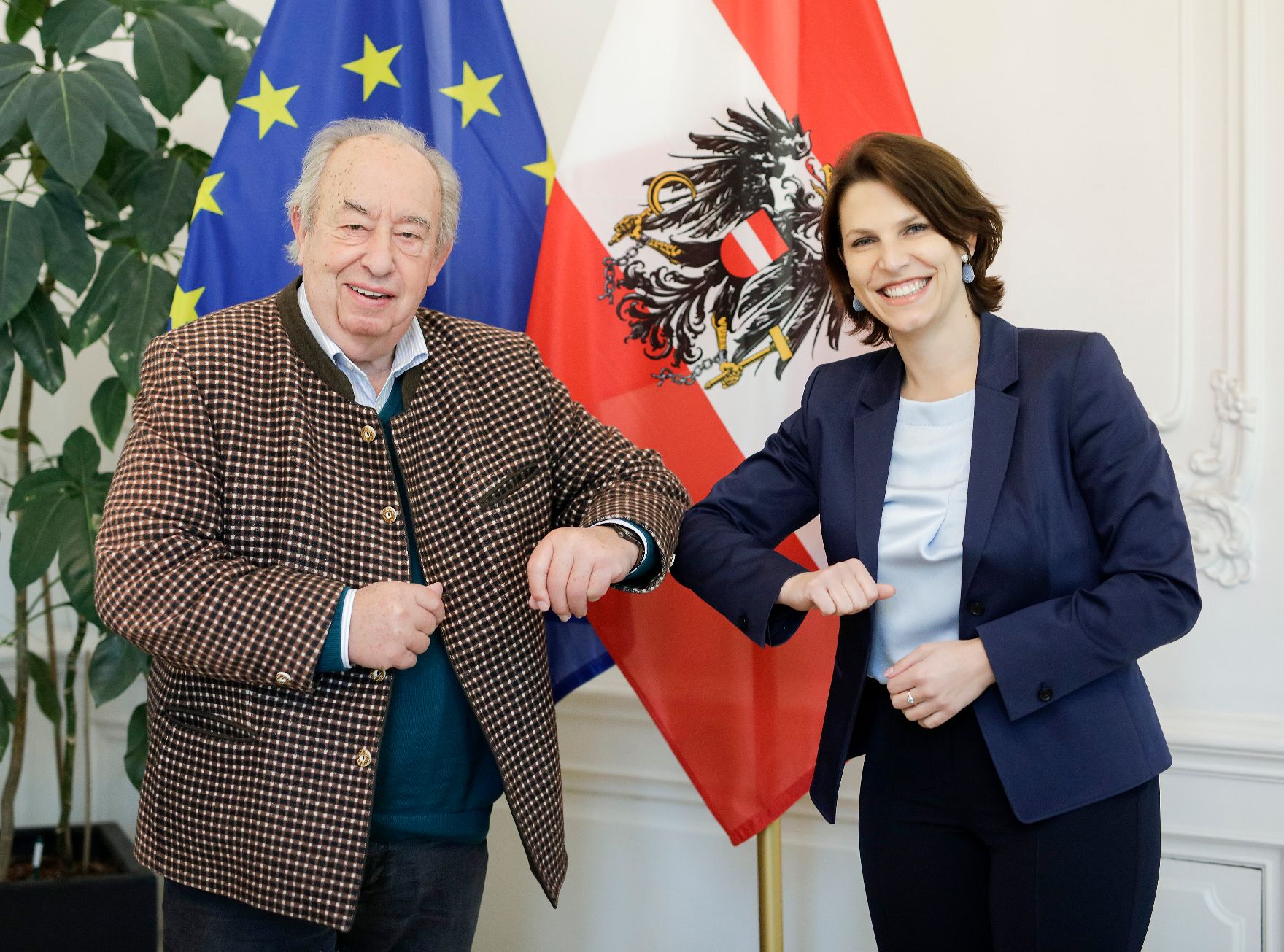 Am 12. November 2020 empfing Bundesministerin Karoline Edtstadler (r.) Fritz Neugebauer (l.) zu einem Gespräch.