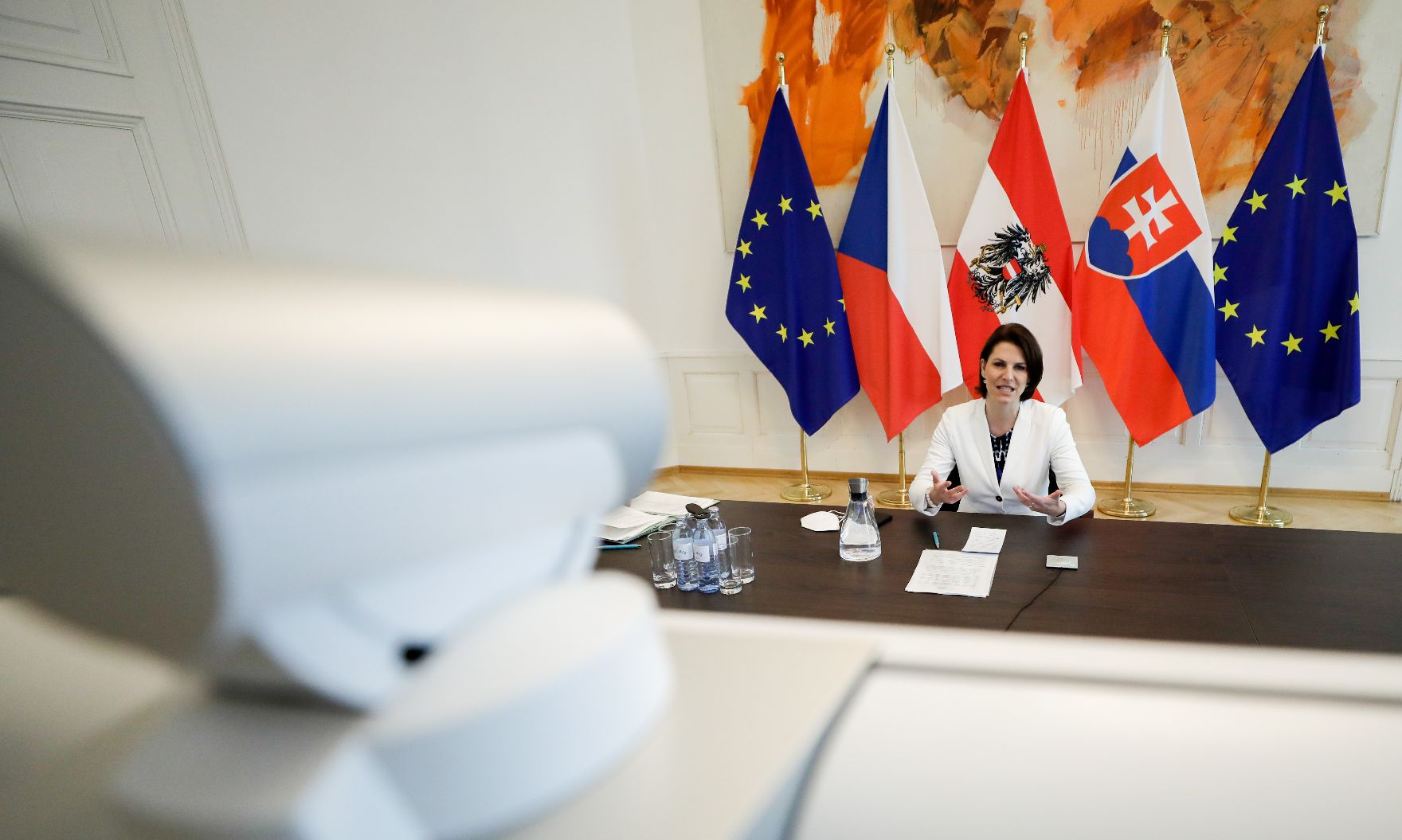 Am 16. November 2020 nahm Bundesministerin Karoline Edtstadler (im Bild) an einer Videokonferenz mit dem Außenminister der Tschechischen Republik Tomáš Petříček und dem Außenminister der Slowakischen Republik Ivan Korčok teil.