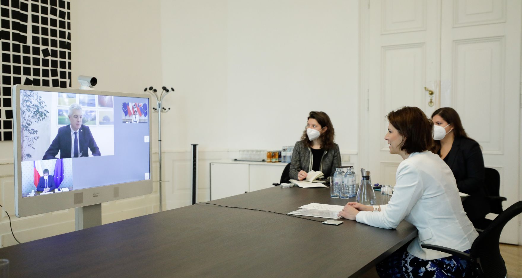 Am 16. November 2020 nahm Bundesministerin Karoline Edtstadler (im Bild) an einer Videokonferenz mit dem Außenminister der Tschechischen Republik Tomáš Petříček und dem Außenminister der Slowakischen Republik Ivan Korčok teil.