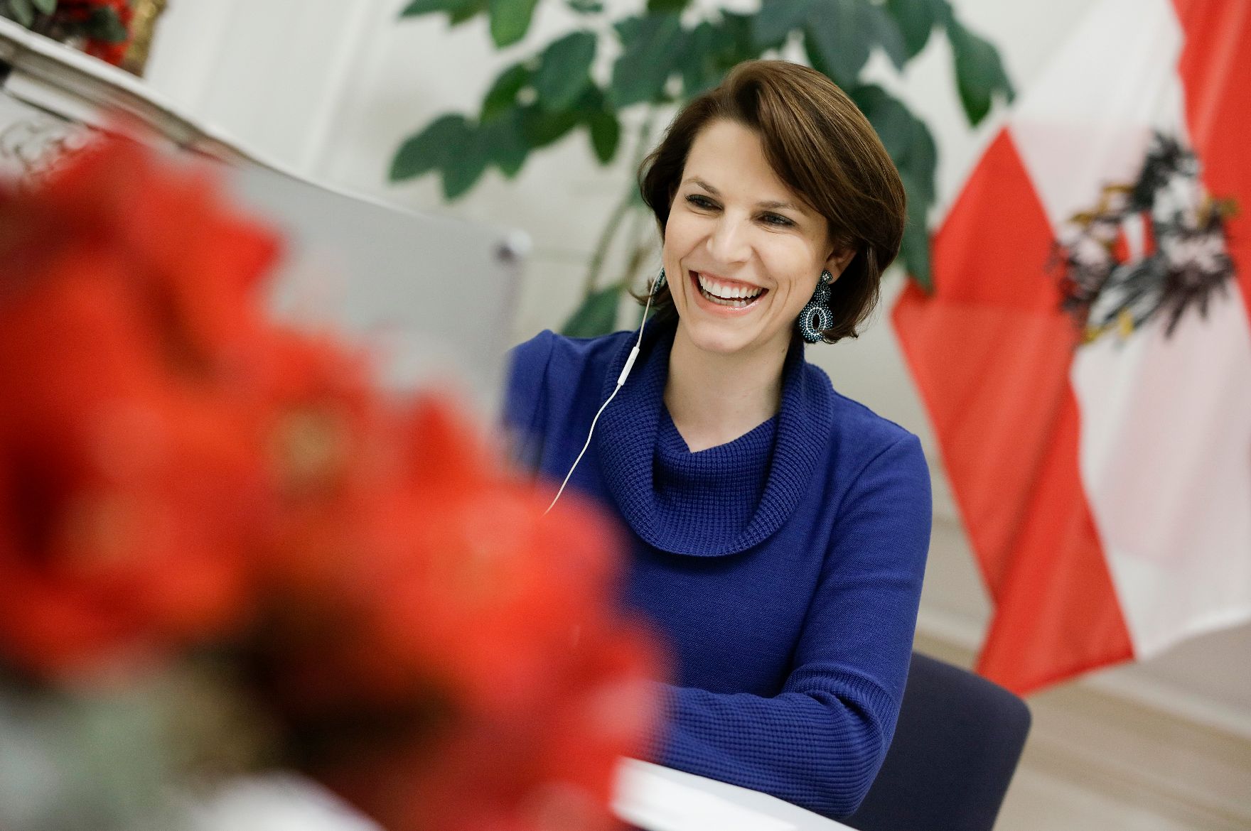 Am 9. Dezember 2020 nahm Bundesministerin Karoline Edtstadler an einem virtuellen Kamingespräch teil.