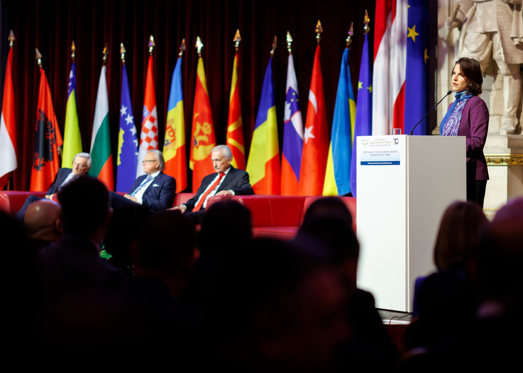 Am 13. November 2023 nahm Bundesministerin Karoline Edtstadler am 20. Vienna Economic Forum teil.