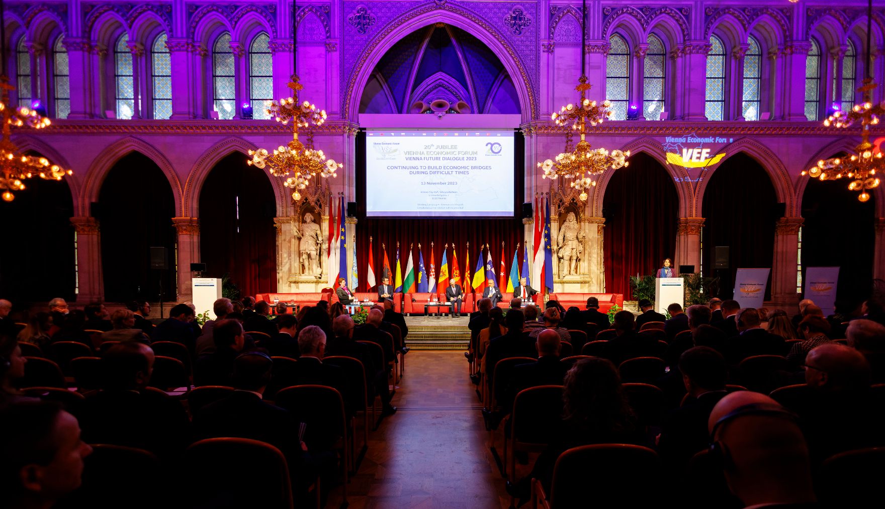 Am 13. November 2023 nahm Bundesministerin Karoline Edtstadler am 20. Vienna Economic Forum teil.