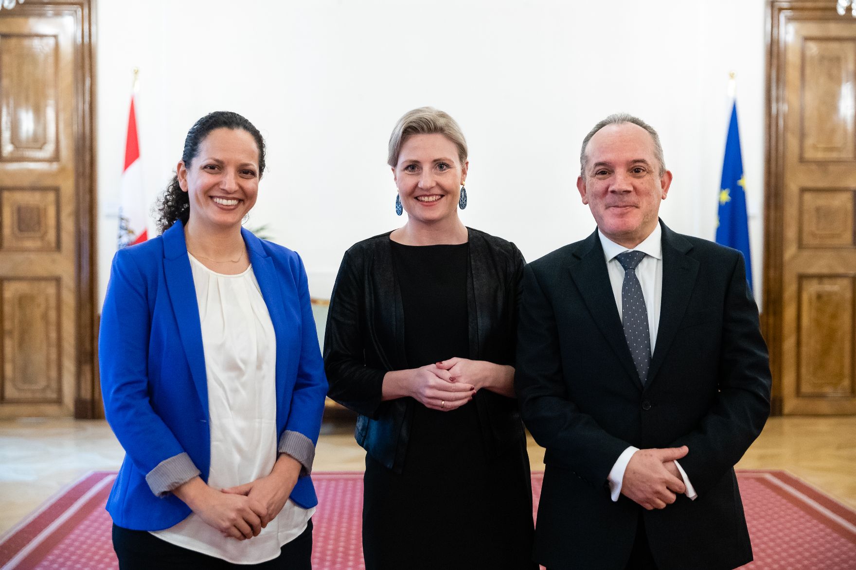 Am 11. Februar 2020 traf Bundesministerin Susanne Raab (m.) den israelischen Botschafter Mordechai Rodgold (r.) und Shimrit Maman (l.) zu einem Arbeitsgespräch.