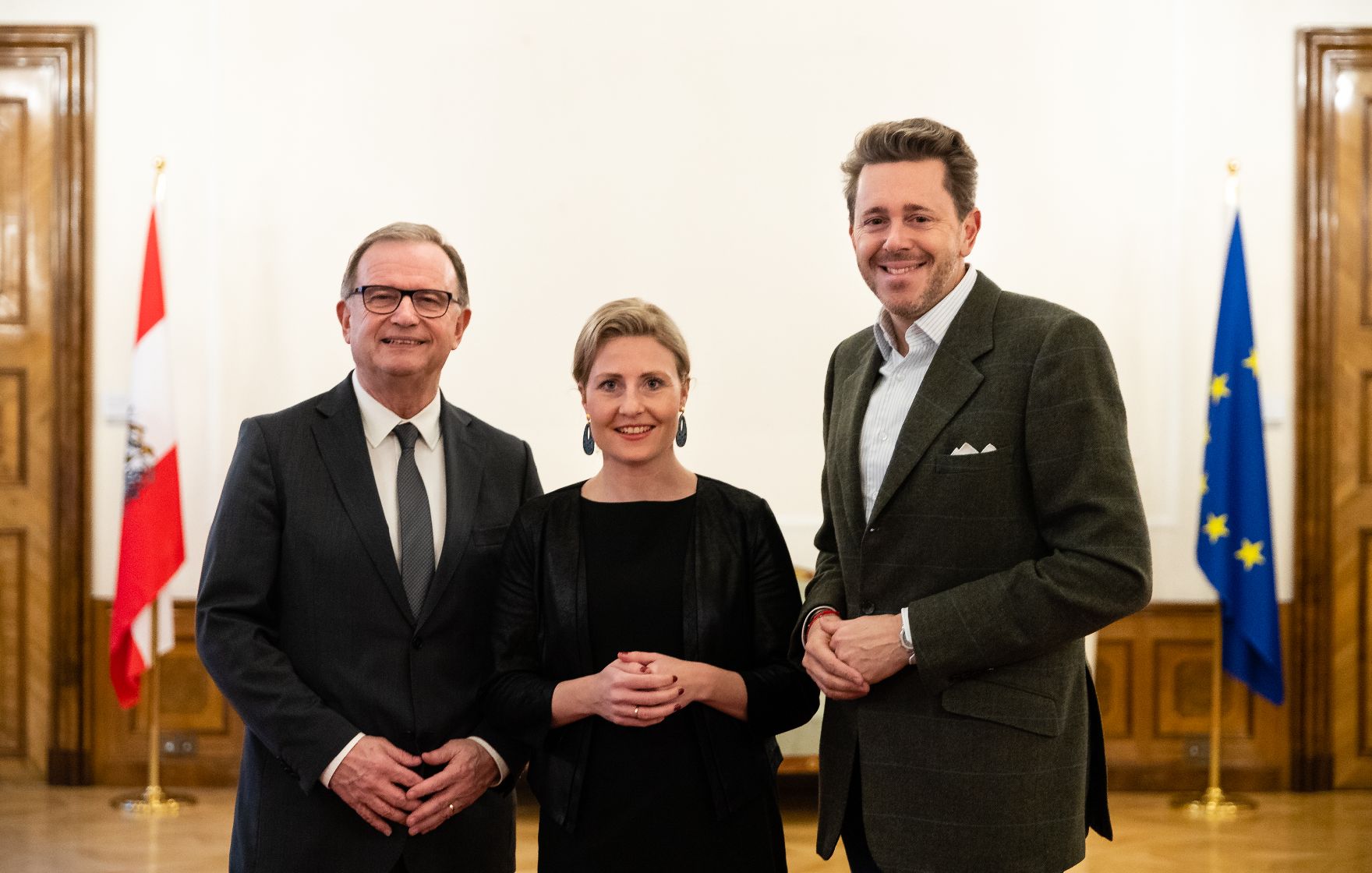 Am 11. Februar 2020 empfing Bundesministerin Susanne Raab (m.) den Präsidenten der Wirtschaftskammer Österreich Harald Mahrer (r.) und den Generalsekretär der Wirtschaftskammer Österreich Karlheinz Kopf (l.) zu einem Arbeitsgespräch.
