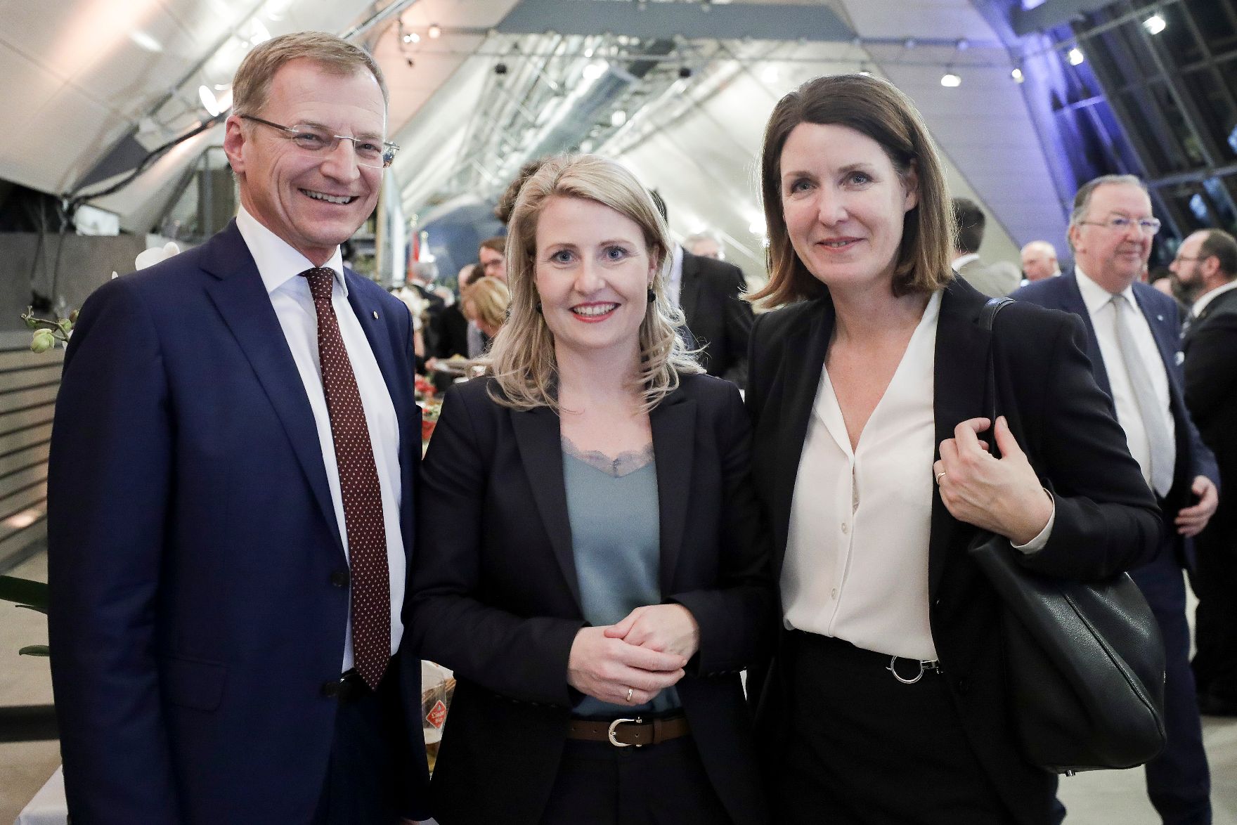 Am 12. Februar 2020 nahm Bundesministerin Susanne Raab (m.) am Empfang zur Vorsitzübernahme des Landes Oberösterreich im Bundesrat teil. Im Bild mit Landeshauptmann Thomas Stelzer (l.).