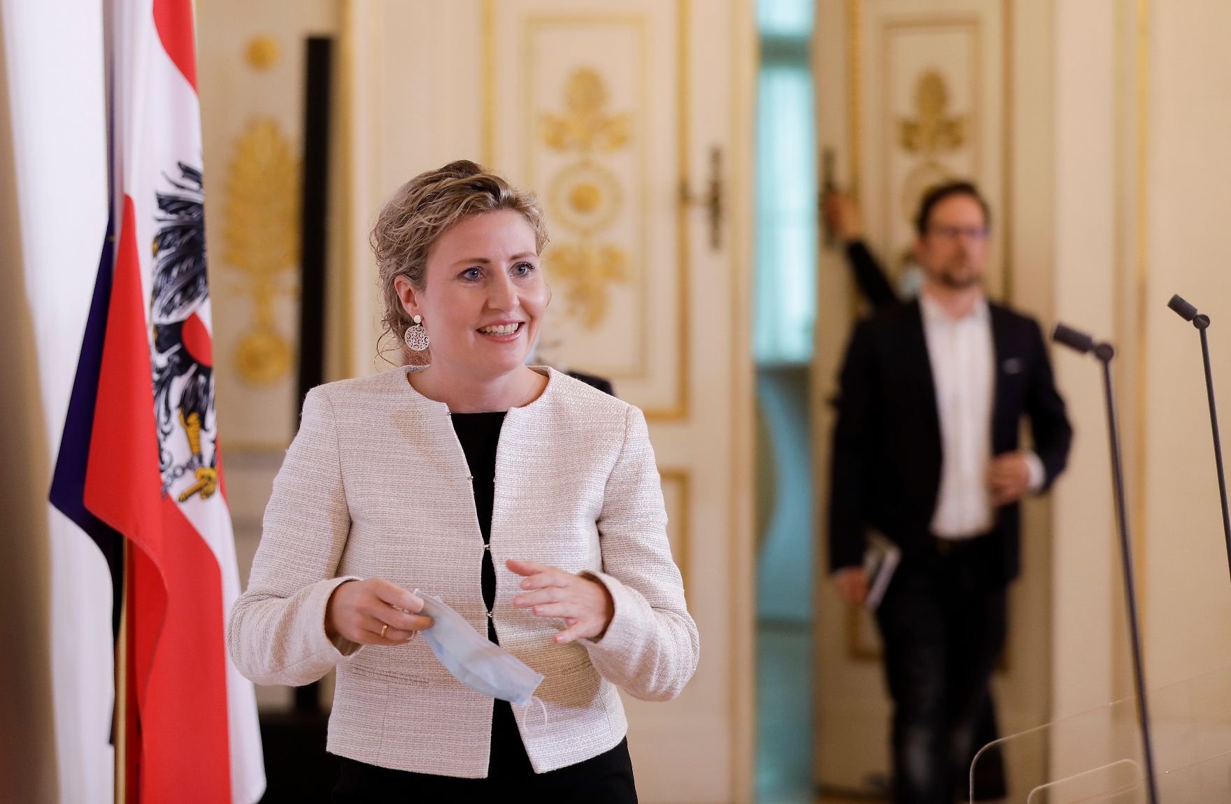 Am 5. Juni 2020 lud Bundesministerin Susanne Raab zu einem Frauen Round Table im Bundeskanzleramt. Im Bild bei dem Pressestatement.