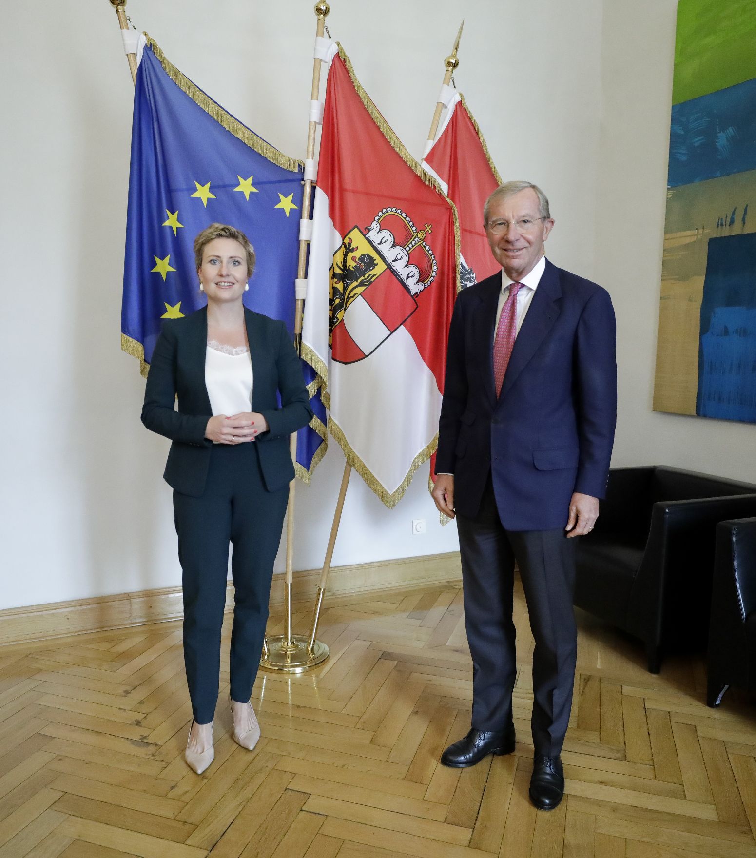 Am 19. Juni 2020 besuchte Bundesministerin Susanne Raab (l.) das Bundesland Salzburg. Im Bild bei dem Antrittsbesuch beim Landeshauptmann von Salzburg Wilfried Haslauer (r.).