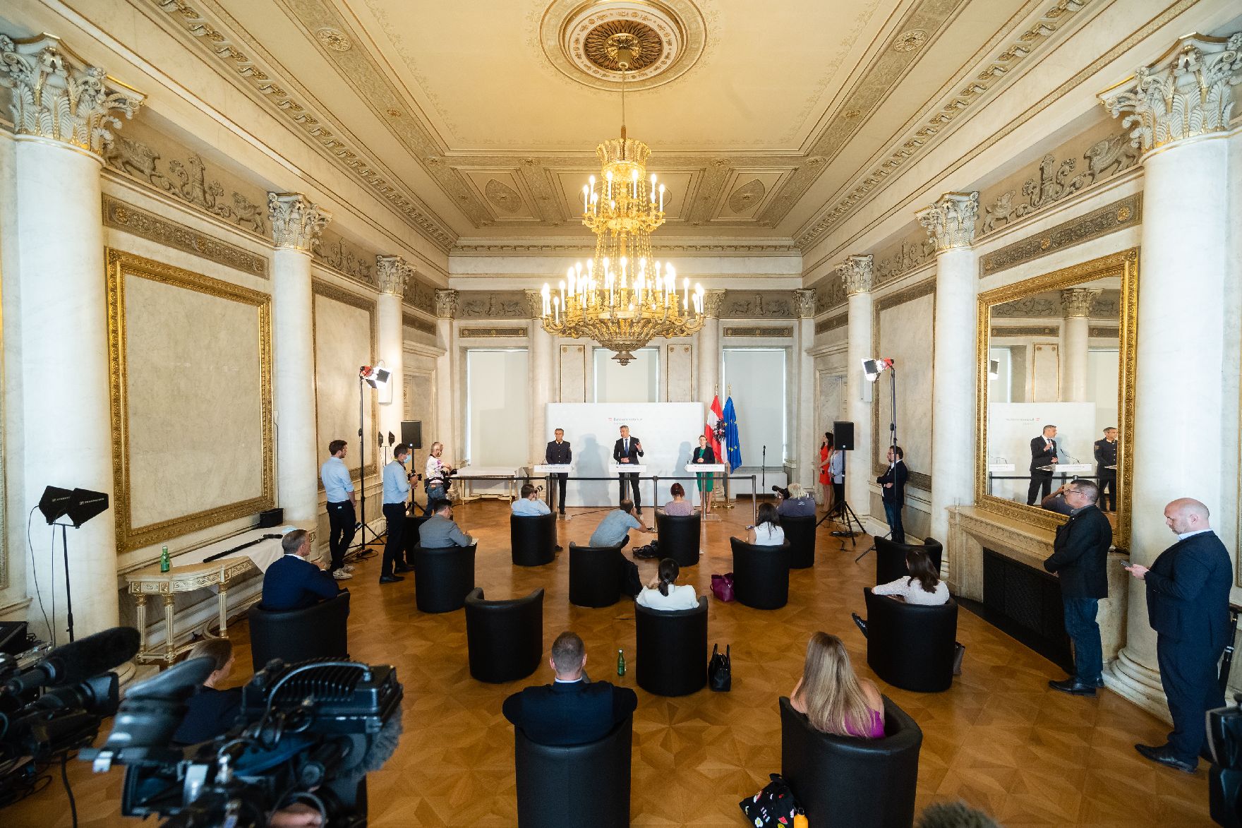 Am 10. Juli 2020 gaben Bundesministerin Susanne Raab, Bundesminister Karl Nehammer und Landespolizeivizepräsident Franz Eigner eine Pressekonferenz zum Ermittlungsstand nach den Ausschreitungen bei Demonstrationen in Wien-Favoriten.