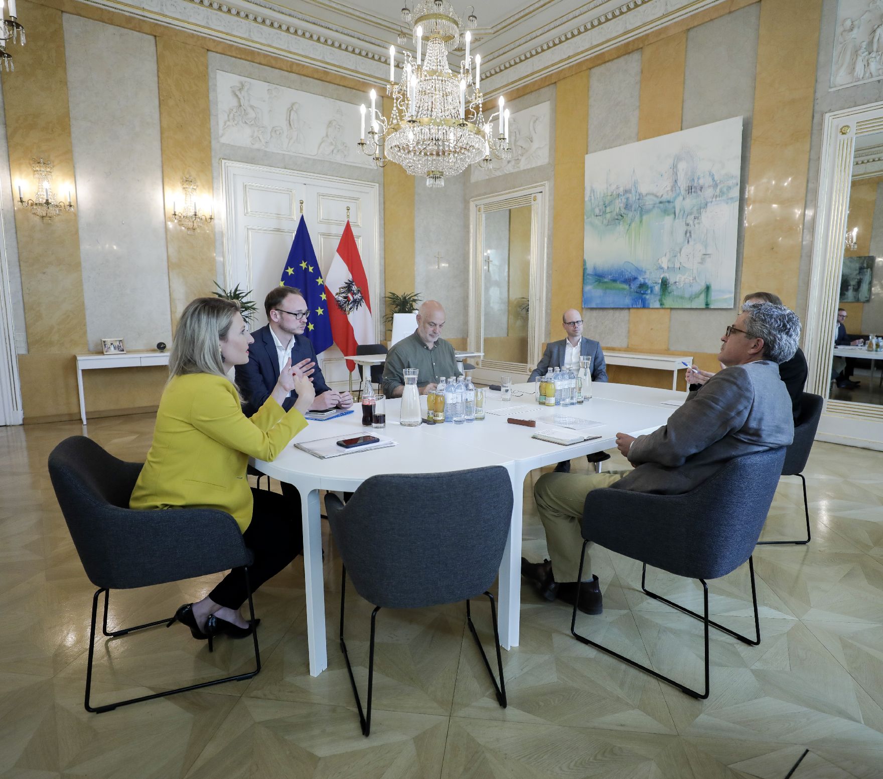 Am 14. Juli 2020 nahm Bundesministerin Susanne Raab (l.) an einem Austausch mit österreichischen Islamexperten teil.