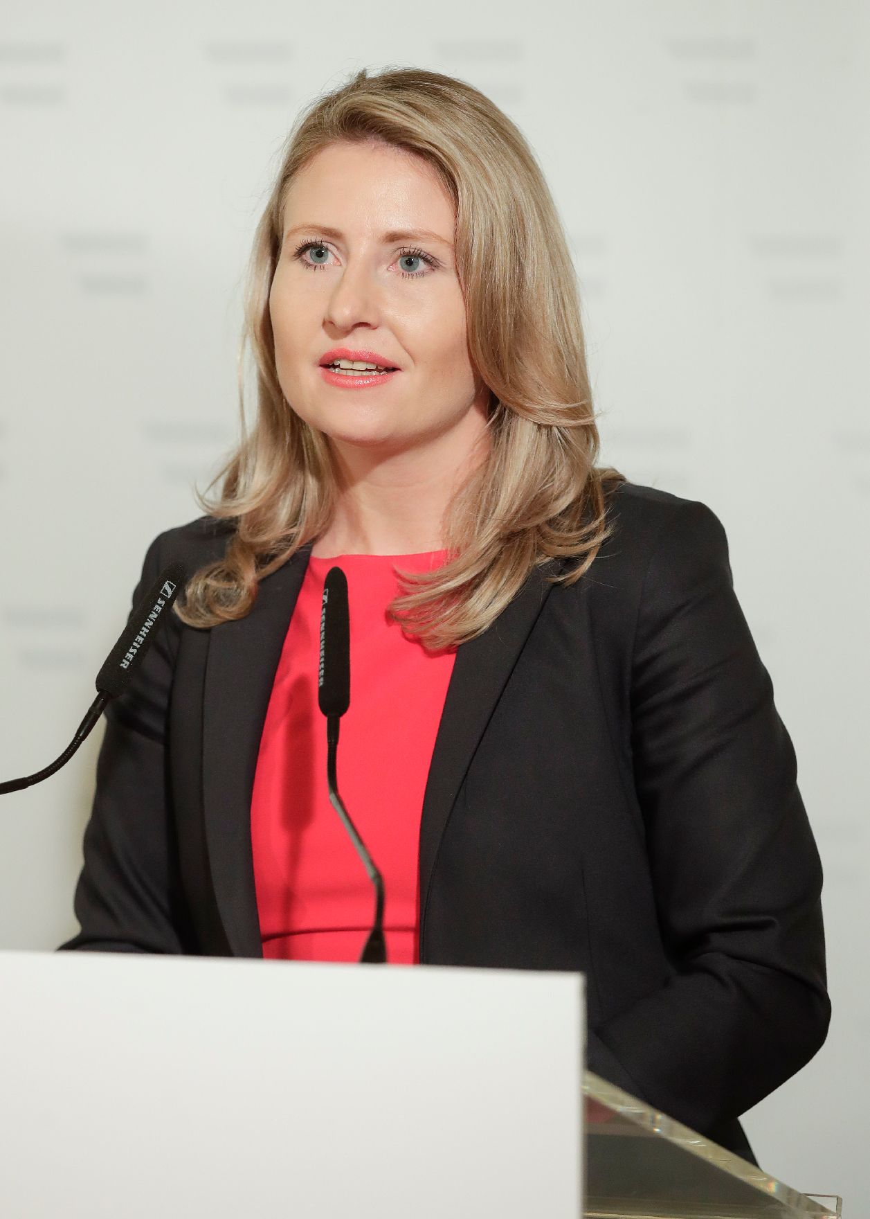 Am 1. September 2020 gaben Bundesministerin Susanne Raab (im Bild) und Bundesminister Karl Nehammer eine Pressekonferenz zu den aktuellen Entwicklungen nach Ermittlungen zu den Ausschreitungen in Favoriten.