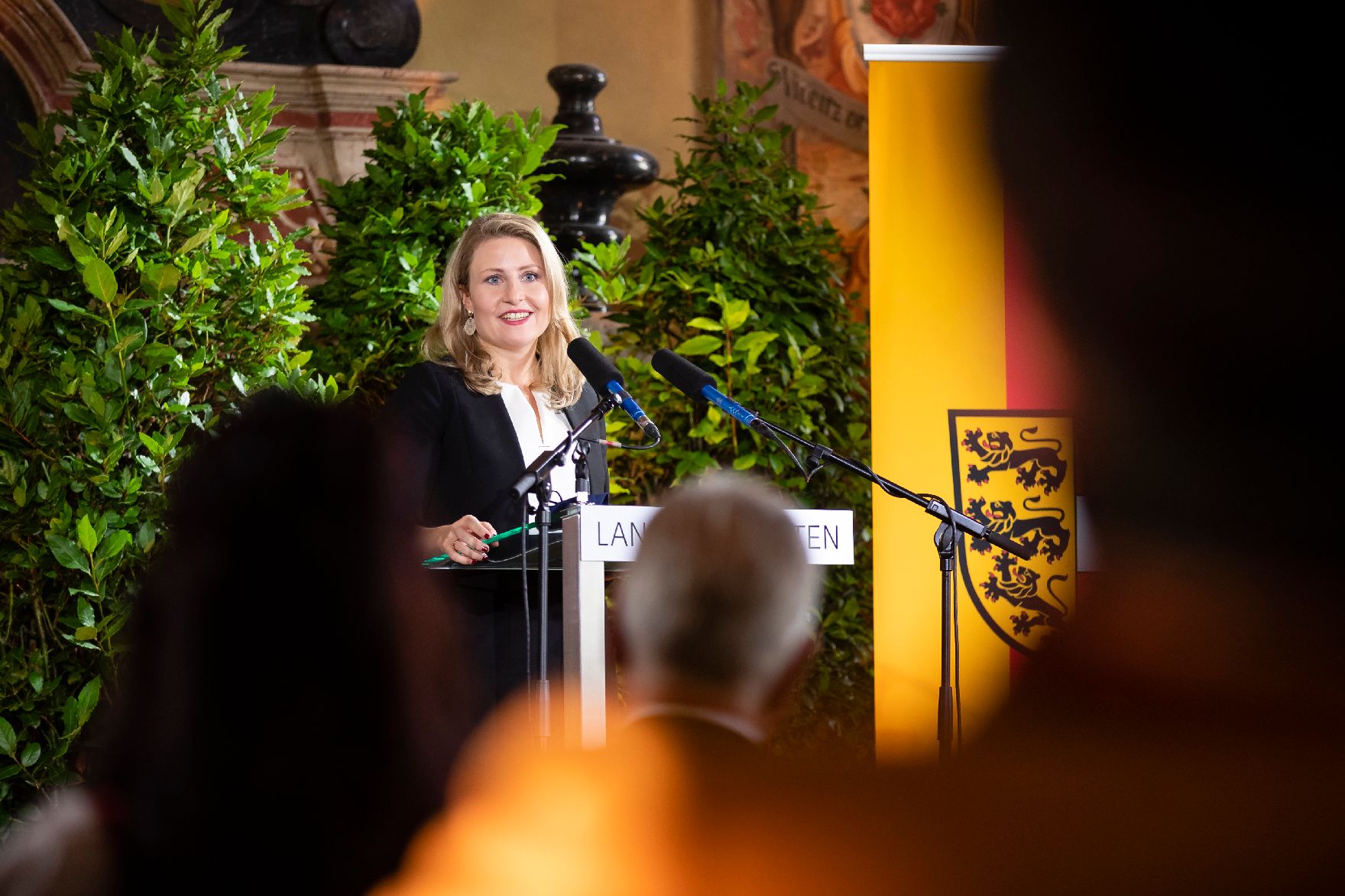 Am 10. Oktober 2020 besuchte Bundesministerin Susanne Raab (im Bild) das Bundesland Kärnten. Im Bild beim Festakt „100 Jahre Kärntner Volksabstimmung“ im Landhaus Klagenfurt.