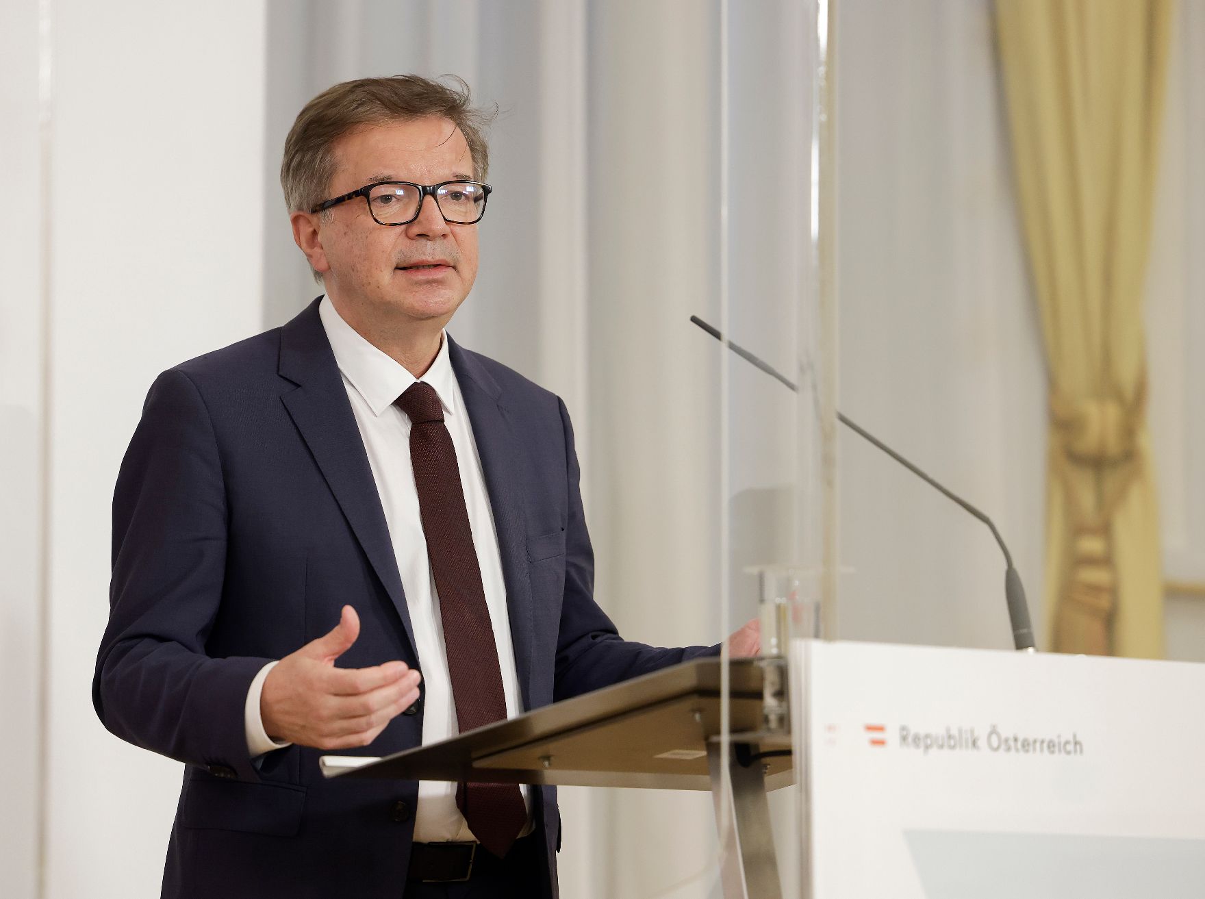 Am 10. Februar 2021 fand ein Pressestatement vor dem Roundtable der Taskforce Jugenbeschäftigung statt. Im Bild Bundesminister Rudolf Anschober.