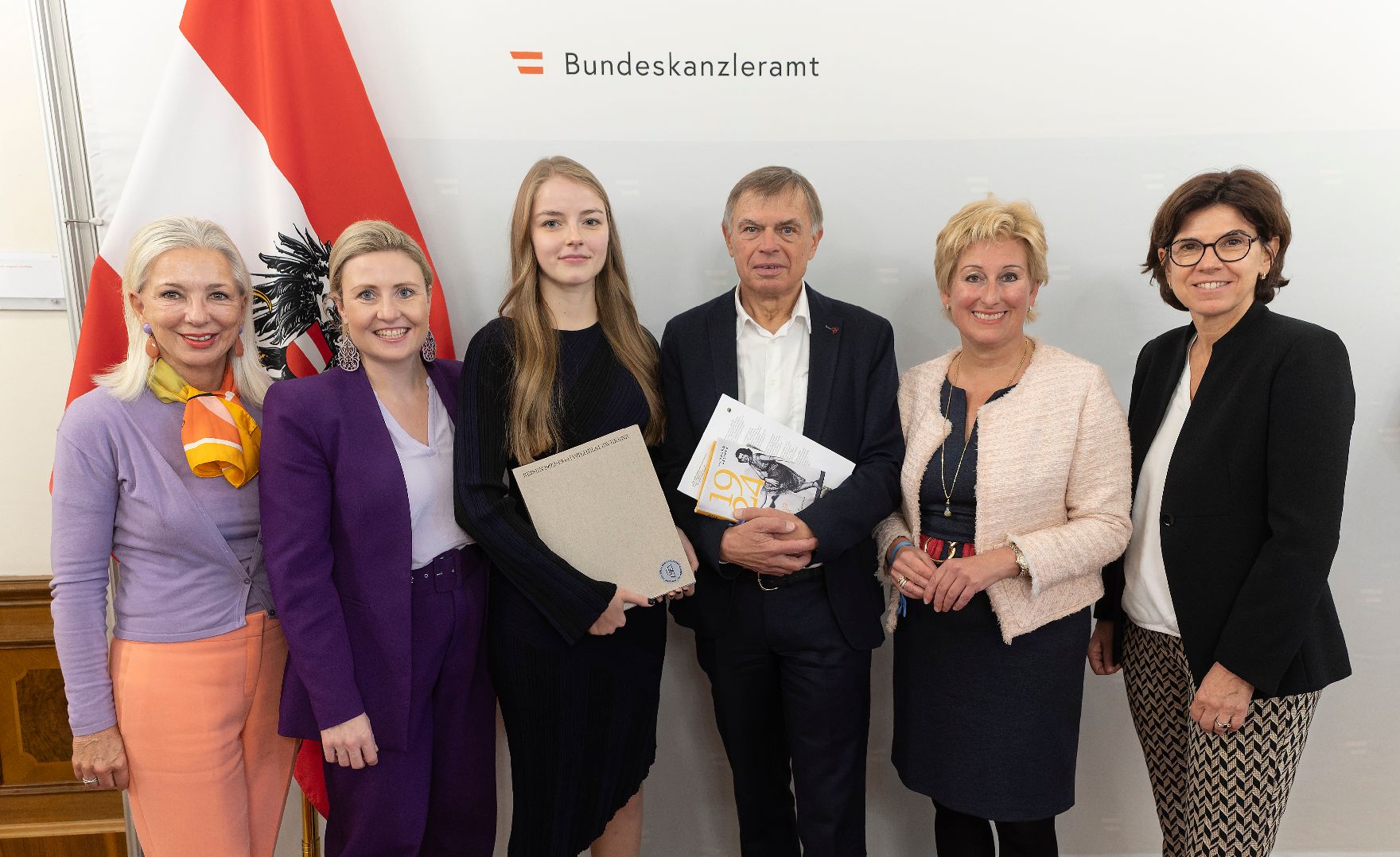 Am 19. Oktober 2023 lud Bundesministerin Susanne Raab Mitglieder der European Union of Women Austria EUWA zu einer Veranstaltung ins Bundeskanzleramt.