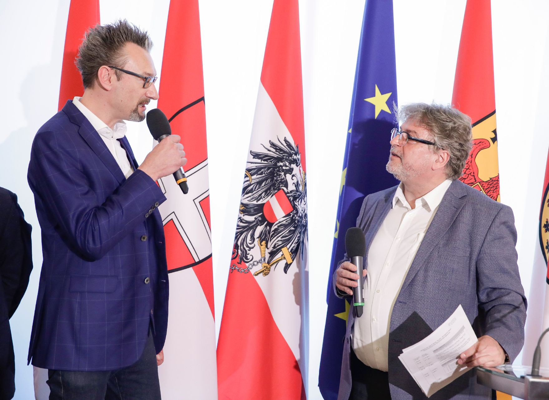 Am 25. April 2018 fand die Überreichung des Österreichischen Buchhandlungspreises im Bundeskanzleramt statt. Im Bild Moderator Norbert Mayer (r.) mit dem Preisträger der Buchhandlung "Johannes Heyn".