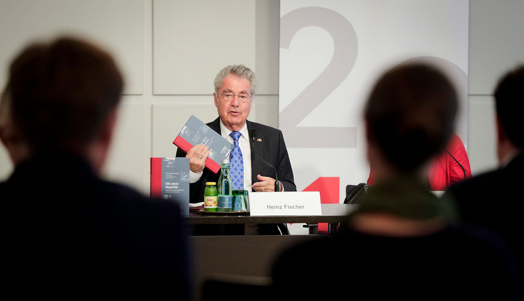 Am 26. April 2018 fand die Buchpräsentation zum Gedenk- und Erinnerungsjahr im Presseclub Concordia statt. Im Bild der Bundespräsident a.D. Heinz Fischer.