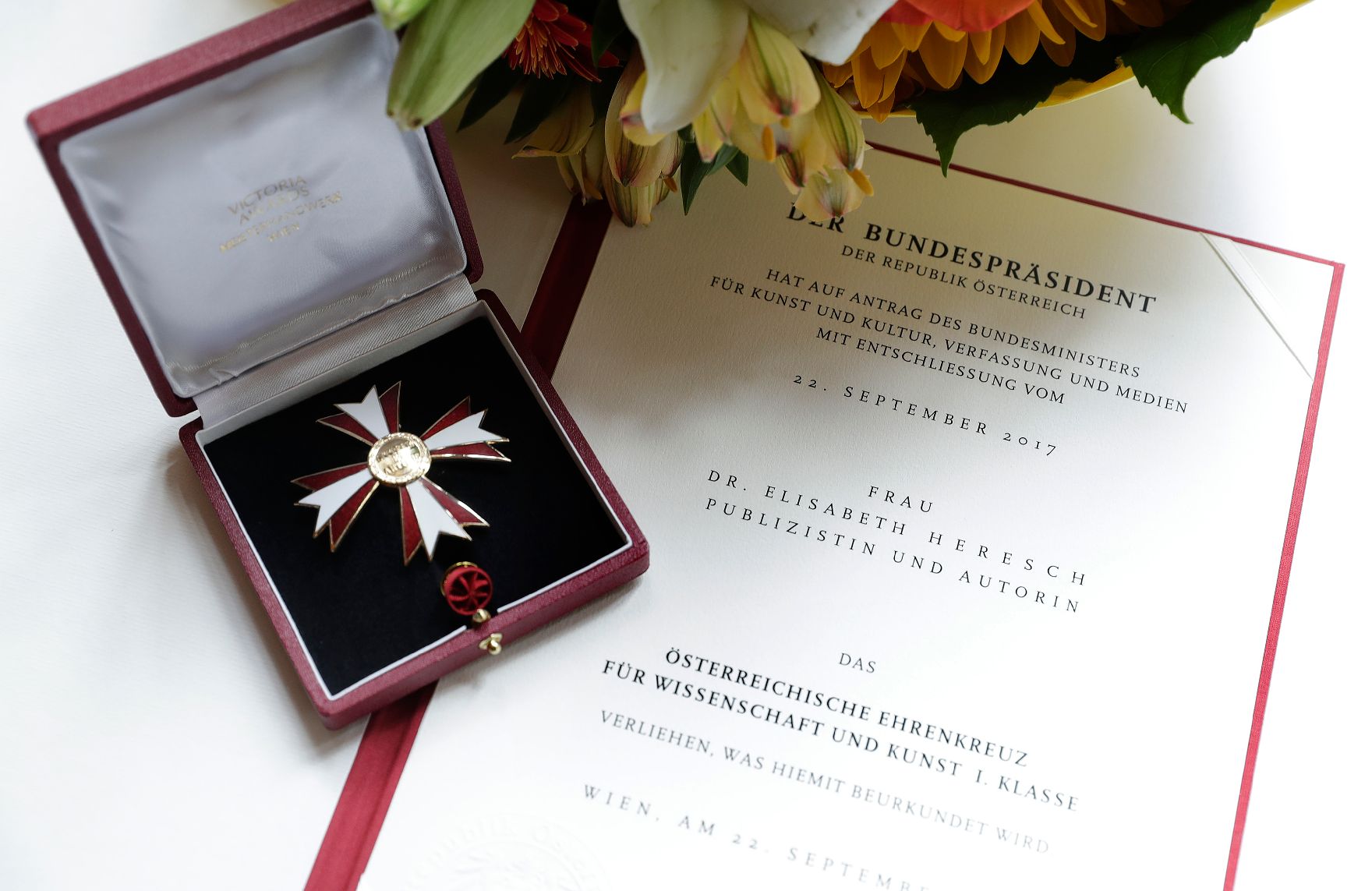 Am 27. Juni 2018 wurden die Urkunde über die Verleihung des Berufstitels Professor an Andreas Gaiser und das Österreichische Ehrenkreuz für Wissenschaft und Kunst I. Klasse an Elisabeth Heresch überreicht.