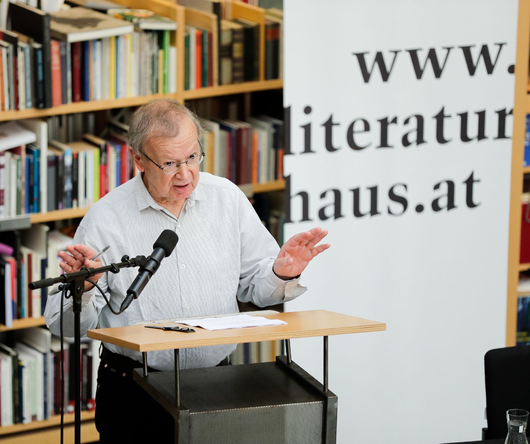 Am 1. Juli 2018 überreichte Sektionschef Jürgen Meindl die Staatspreise für literarische Übersetzung an Brigitte Große und an Andy Jelčić. Im Bild der literarische Übersetzer Martin Pollack bei der Festrede.